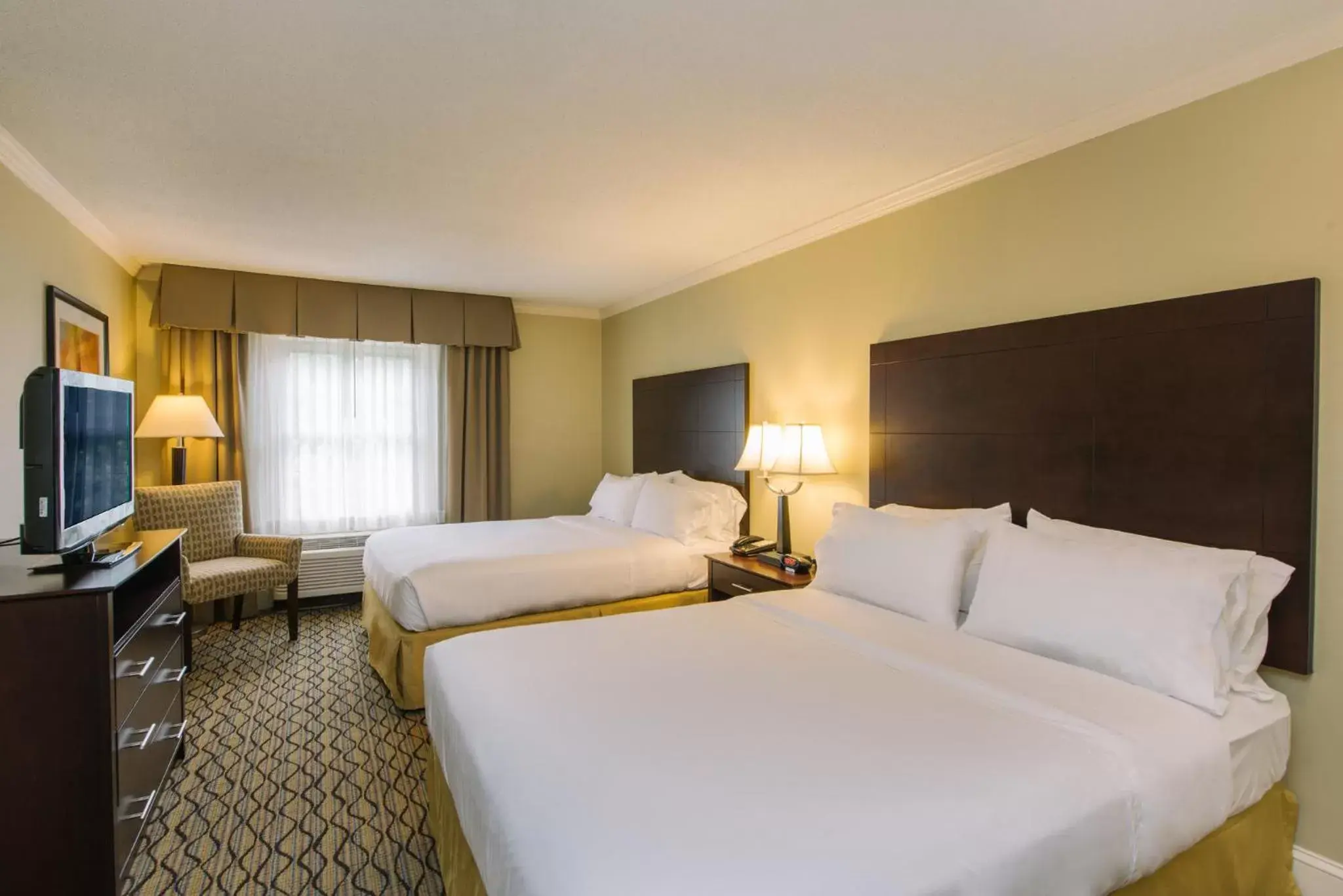 Standard Queen Room with Two Queen Beds in Holiday Inn Express and Suites Merrimack by IHG Standard Queen Room with Two Queen Beds in Holiday Inn Express and Suites Merrimack by IHG