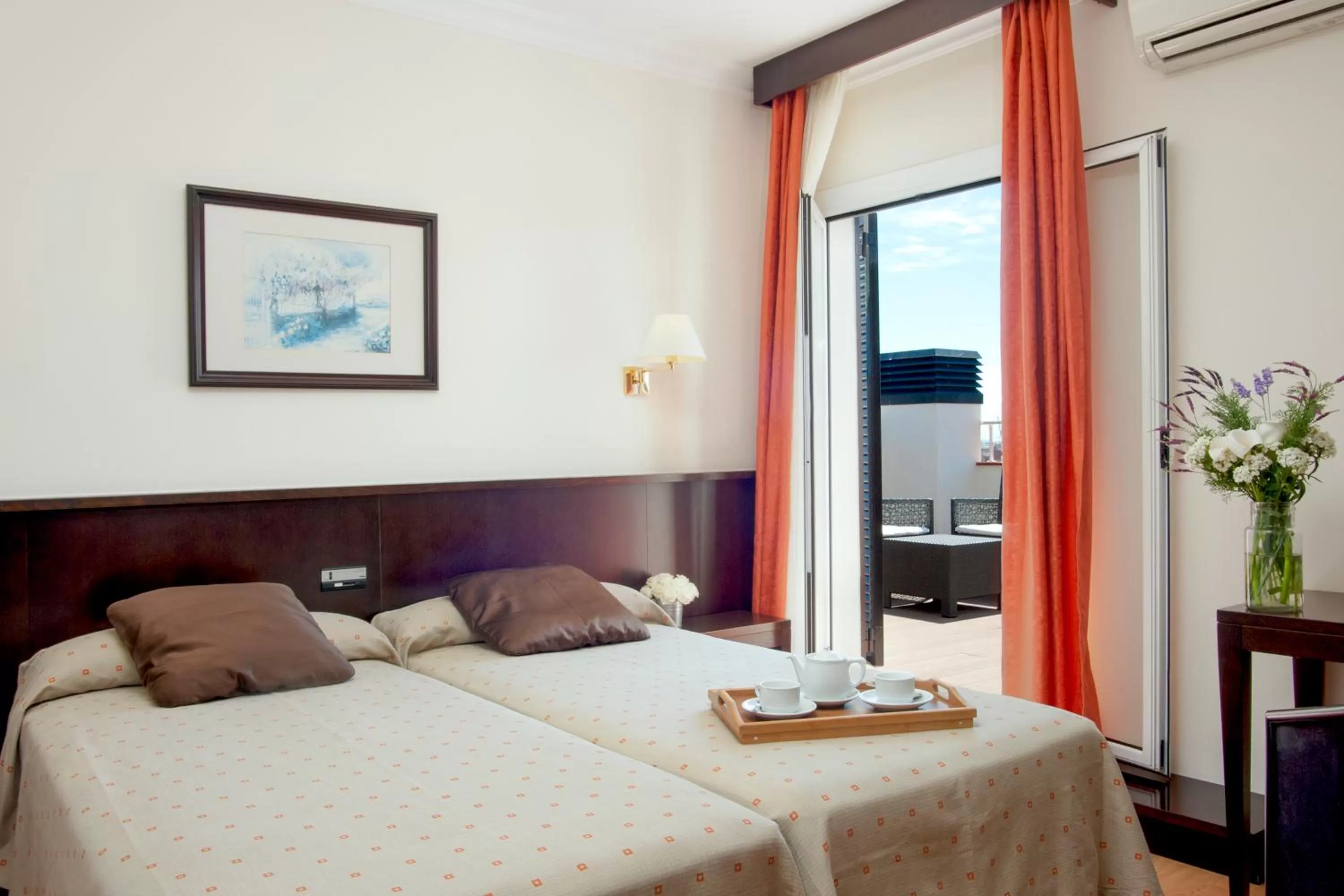 Bedroom, Bed in Gaudi Hotel