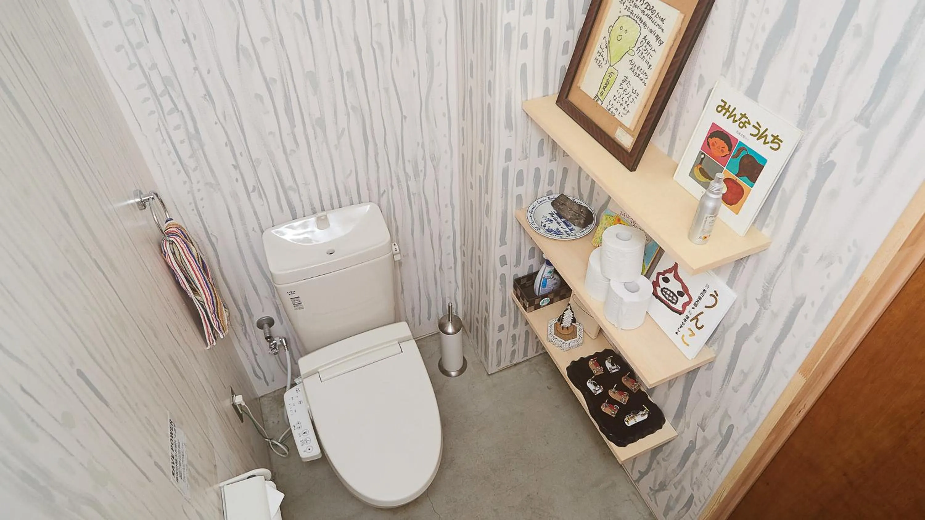 Bathroom in Kamagasaki University of the Arts Cafe Garden Guest House aka Cocoroom