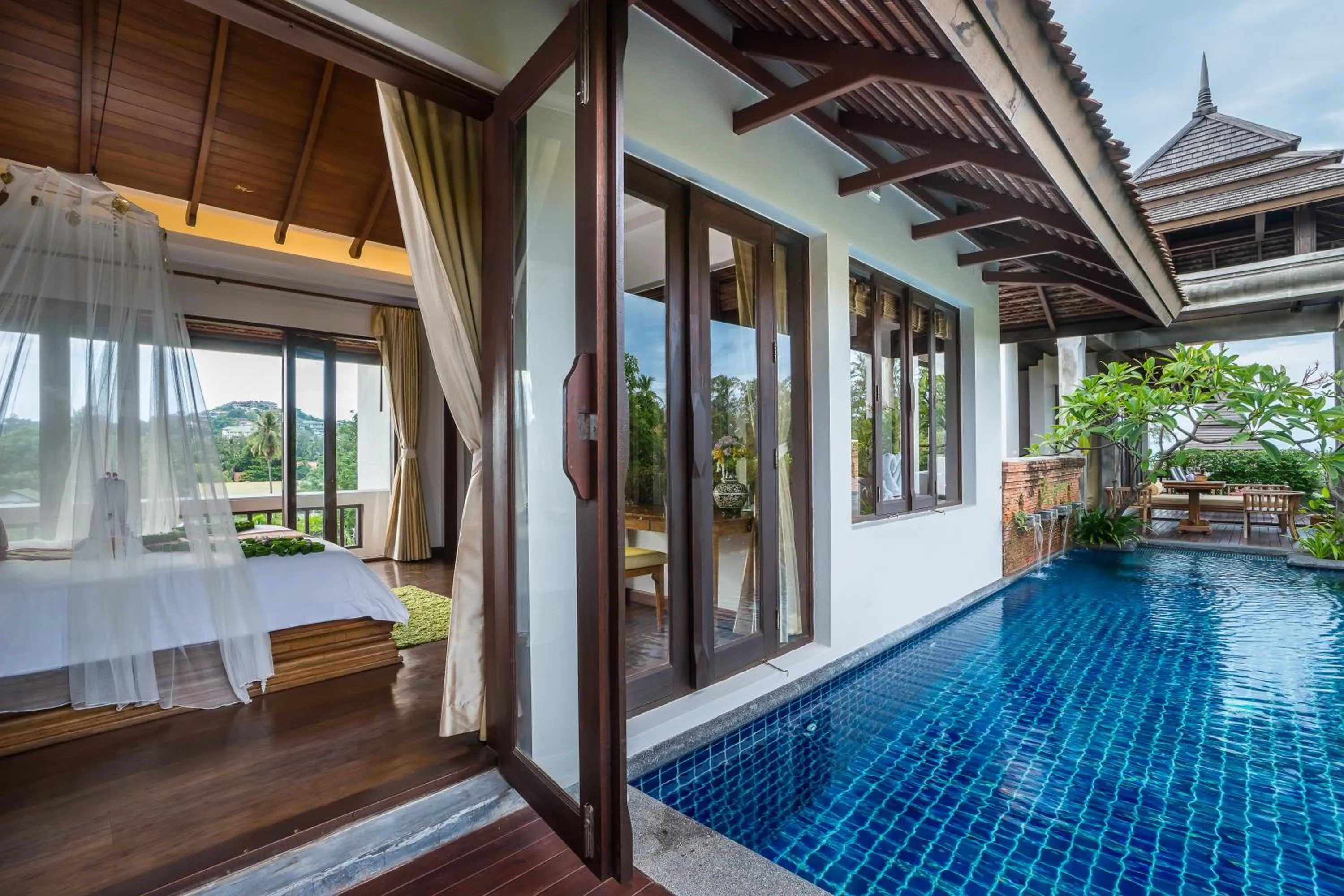Swimming pool in Royal Muang Samui Villas