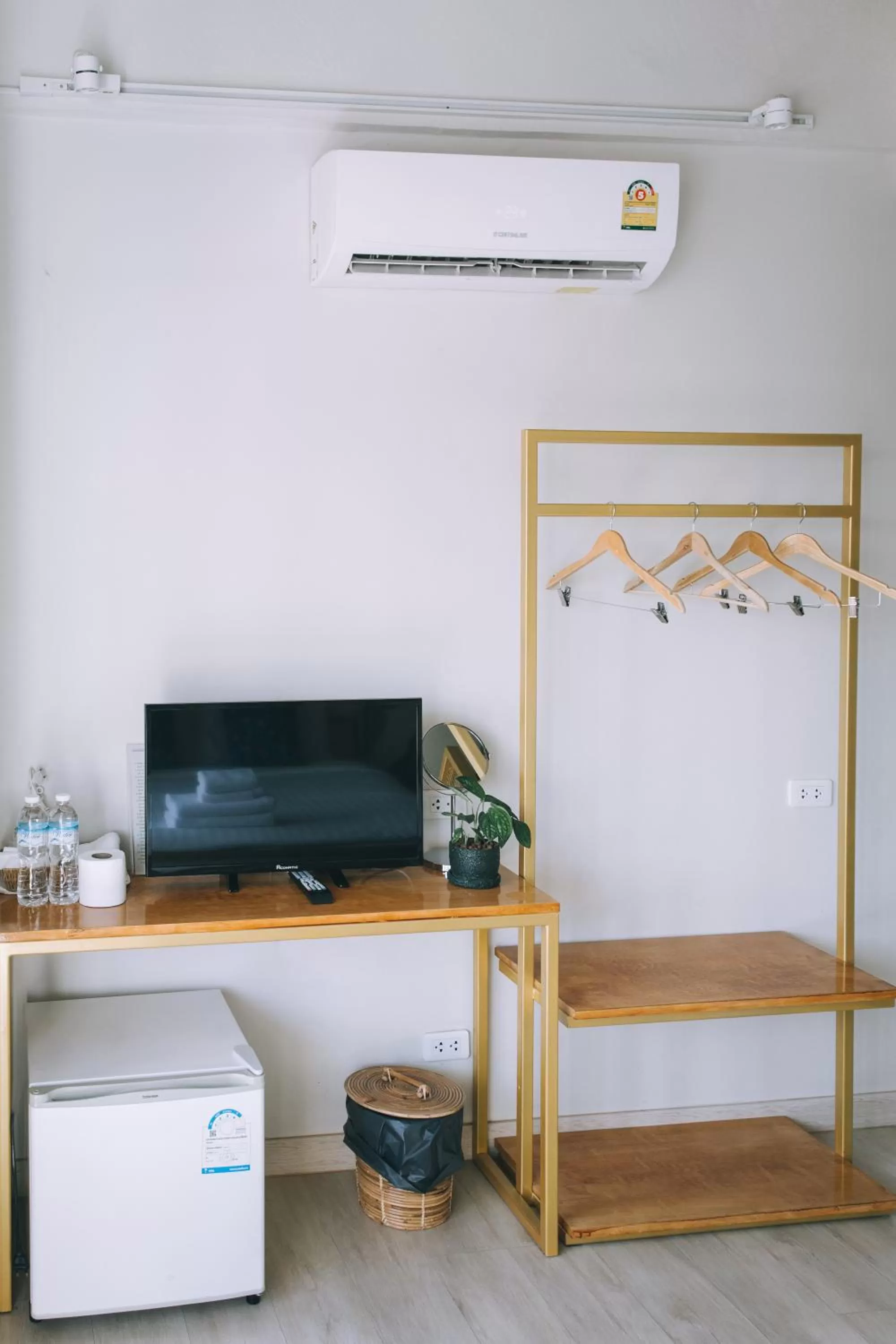 Bedroom, TV/Entertainment Center in J's Cafe and Poshtel