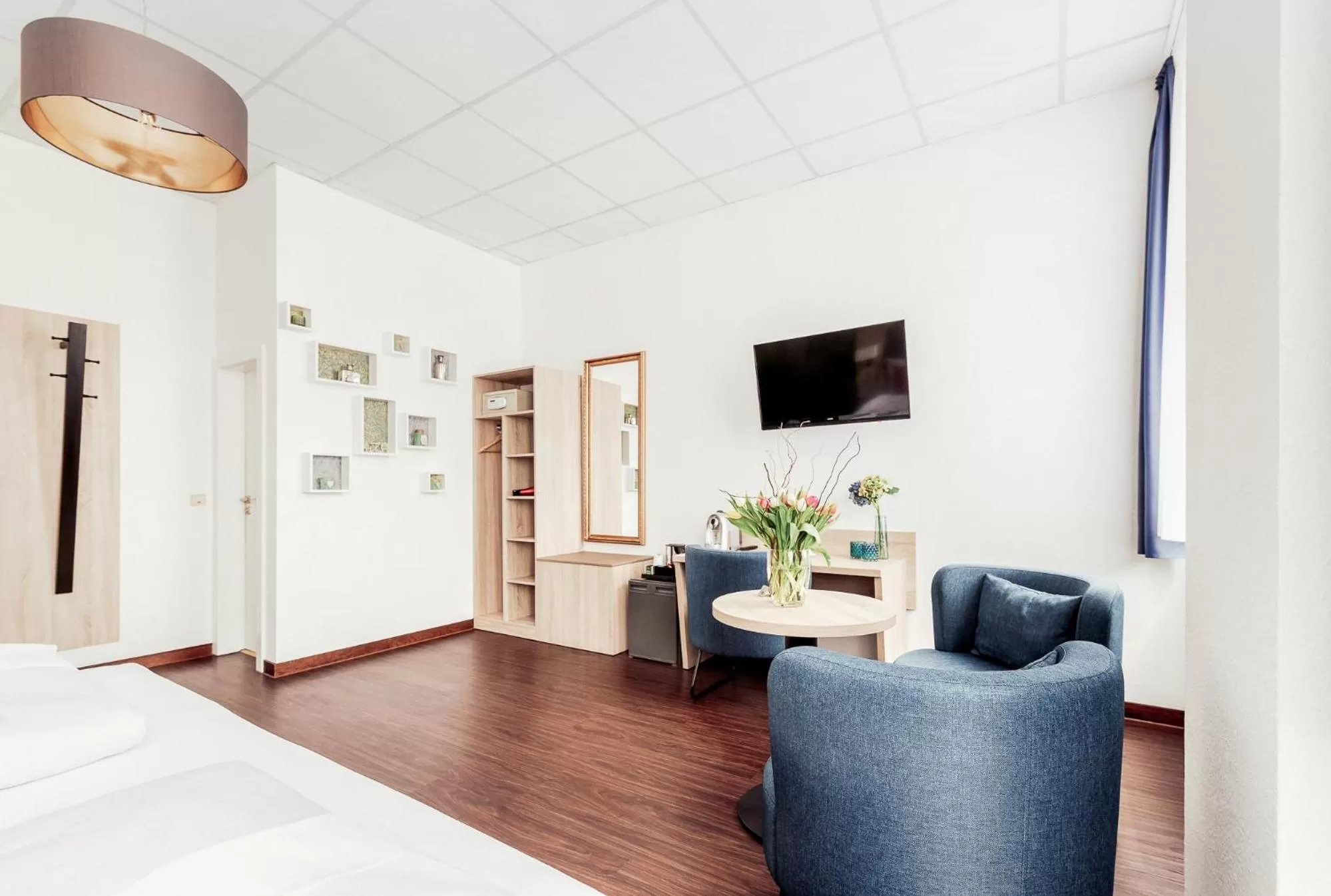 Photo of the whole room, Seating Area in Pallas Hotel