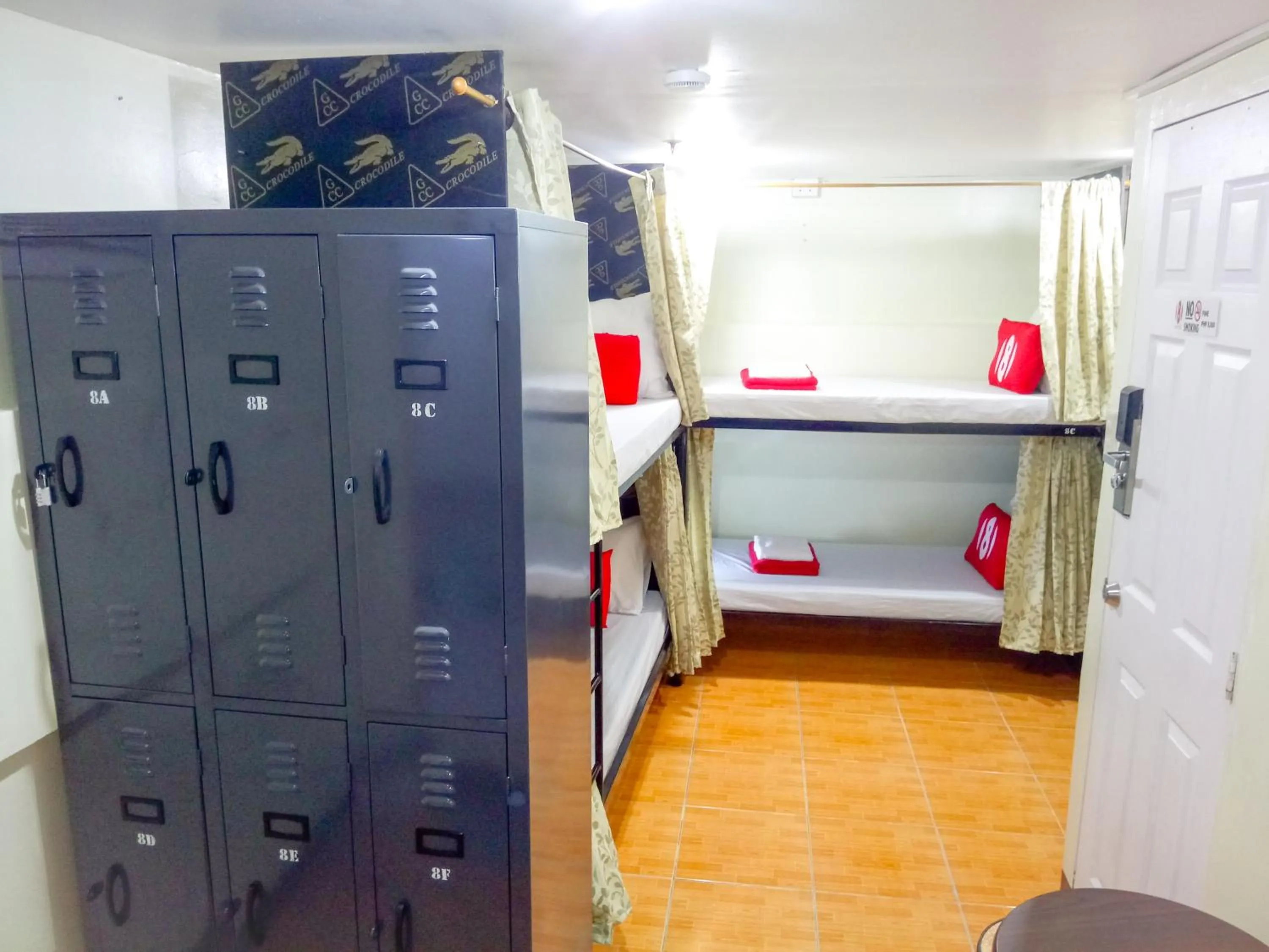 bunk bed, Bed in 8Hostel