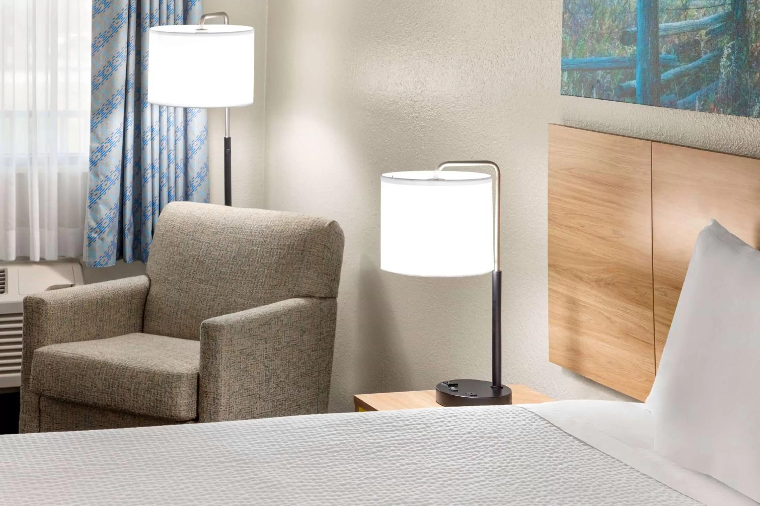 Bedroom, Bed in Days Inn by Wyndham Paris