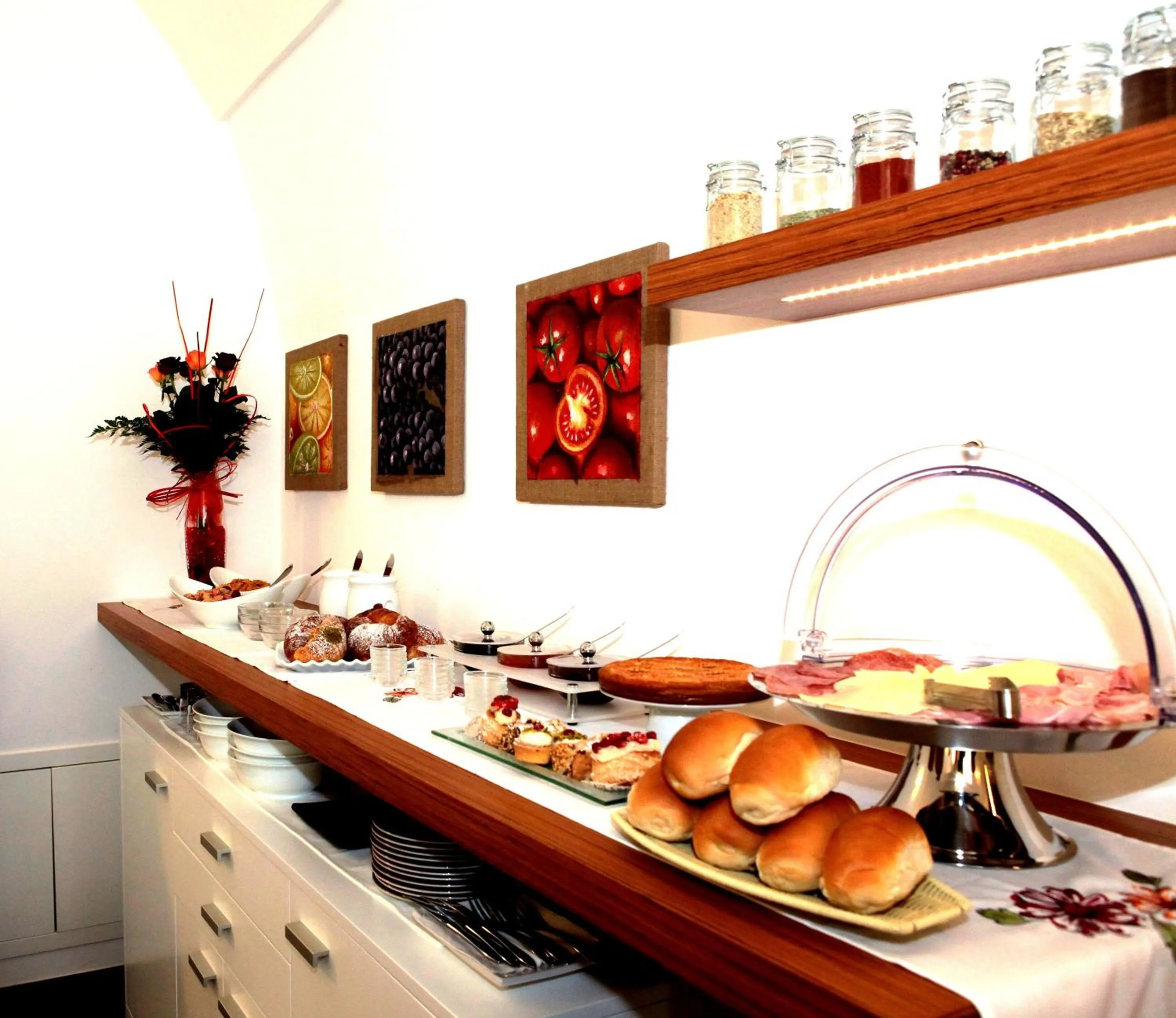 Food and drinks in Hotel La Dimora di Piazza Carmine