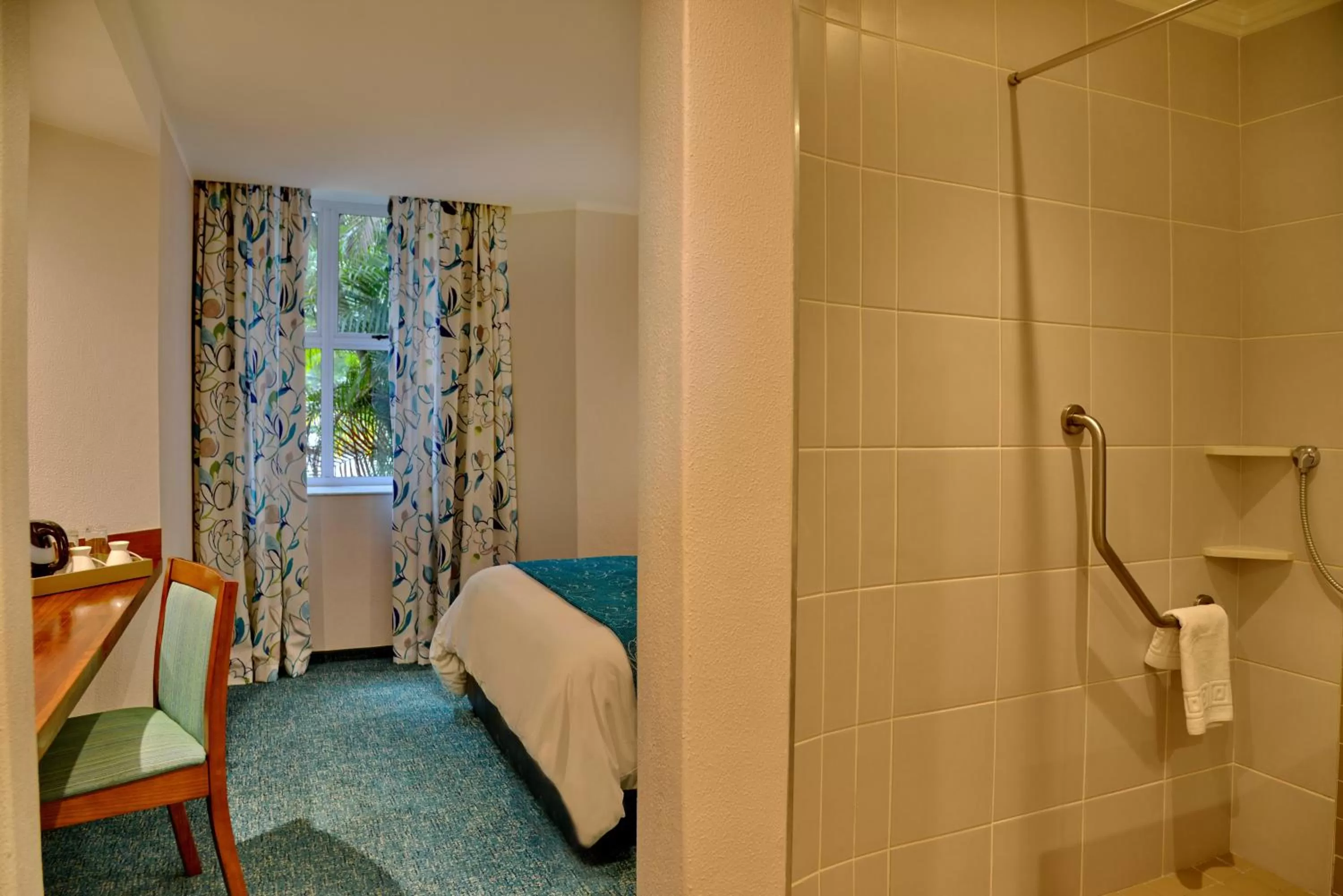 Bedroom, Bed in Town Lodge Mbombela