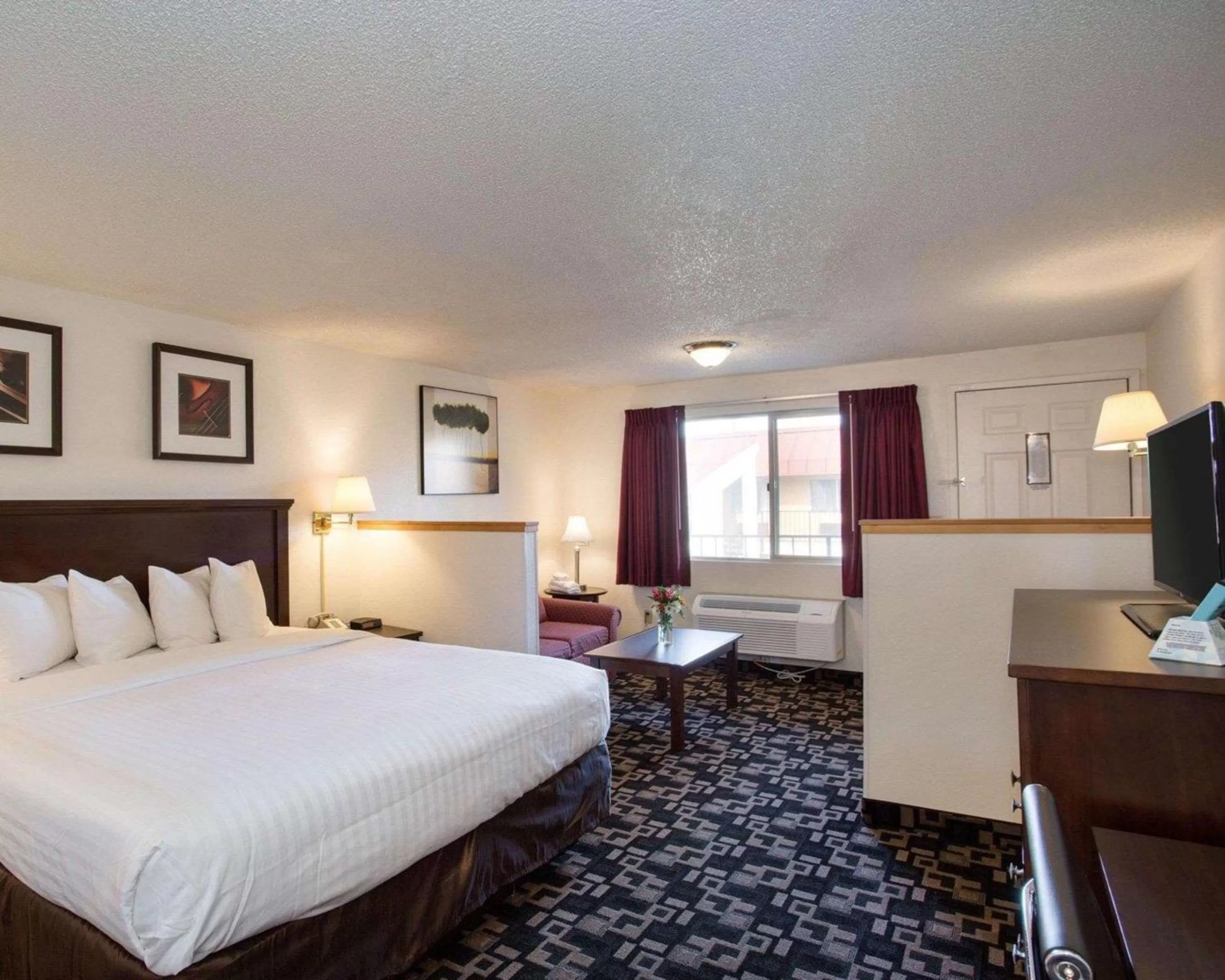Photo of the whole room, Bed in MorningGlory Inn & Suites