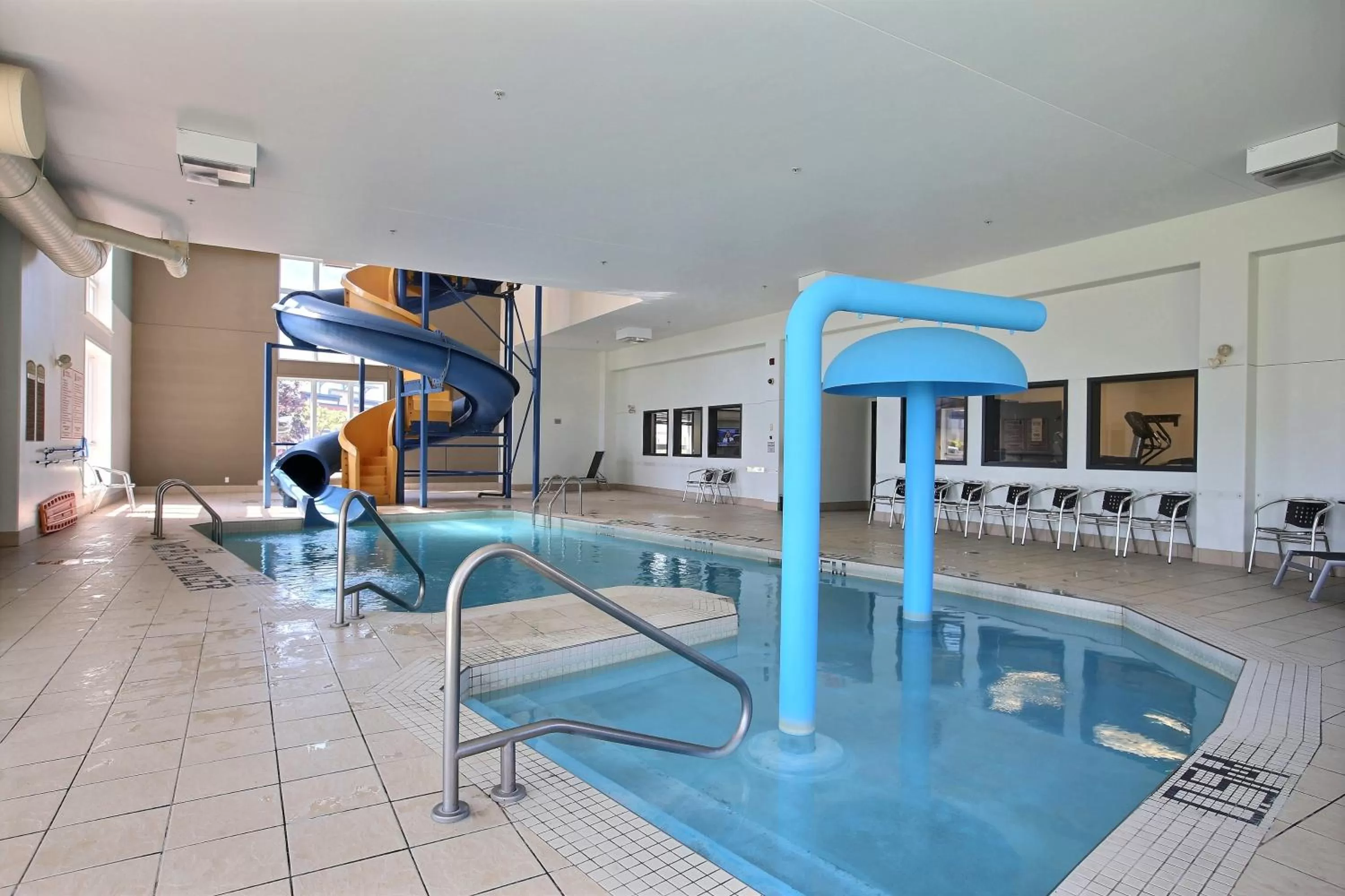 Swimming pool in Super 8 by Wyndham Lachenaie/Terrebonne