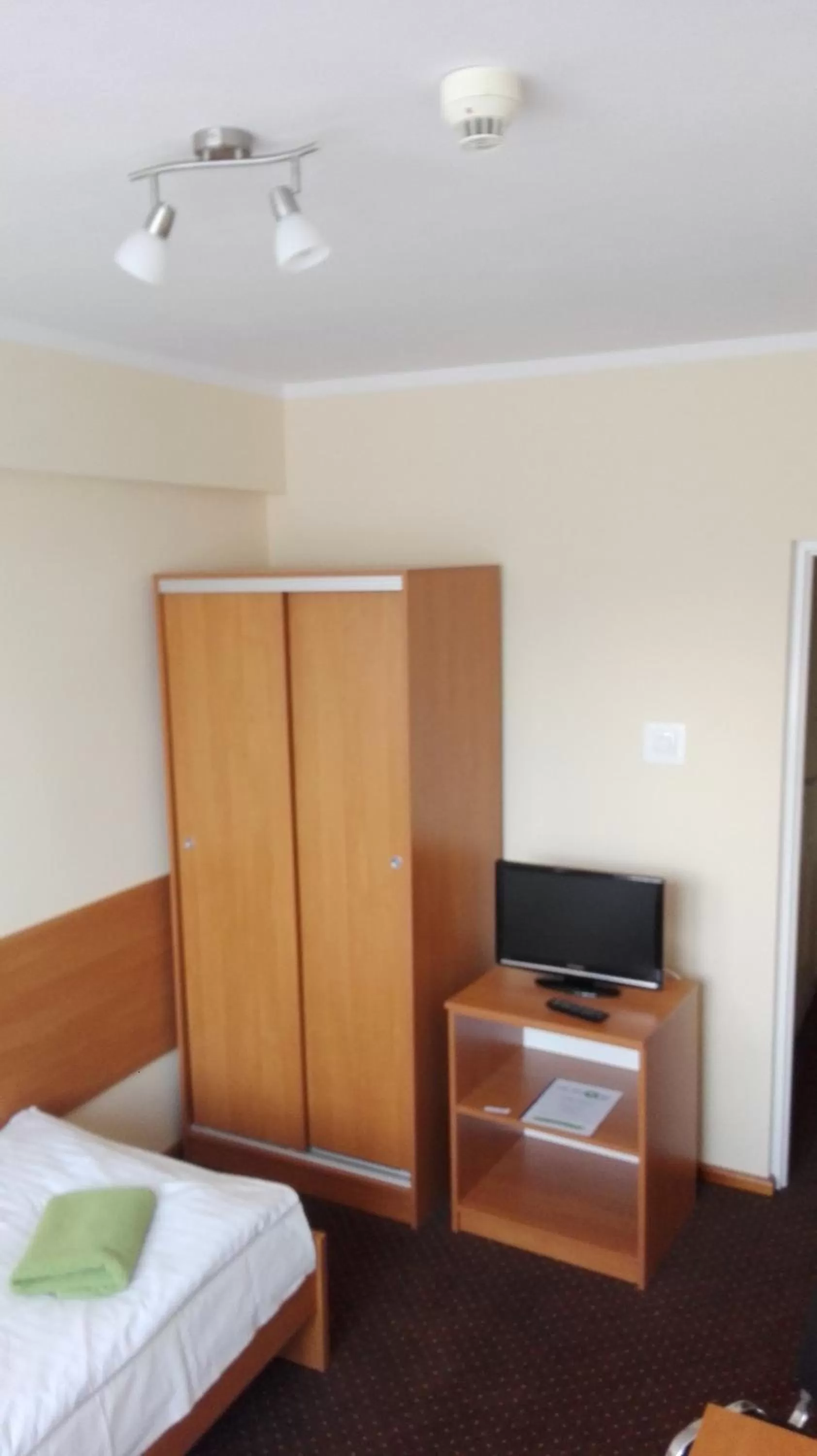 Bedroom, TV/Entertainment Center in HOTEL ODR