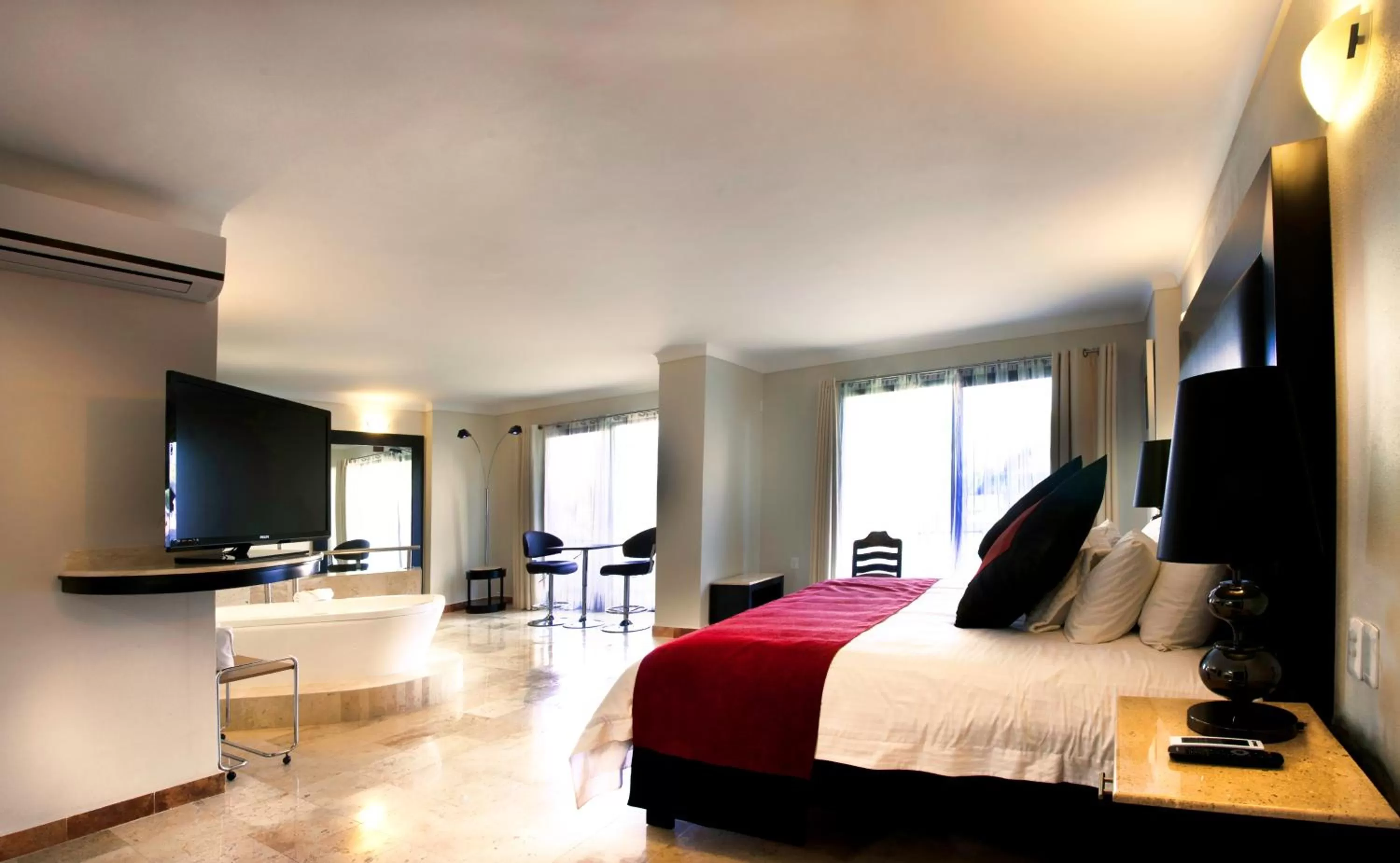 Photo of the whole room, Bed in Real de Minas Poliforum