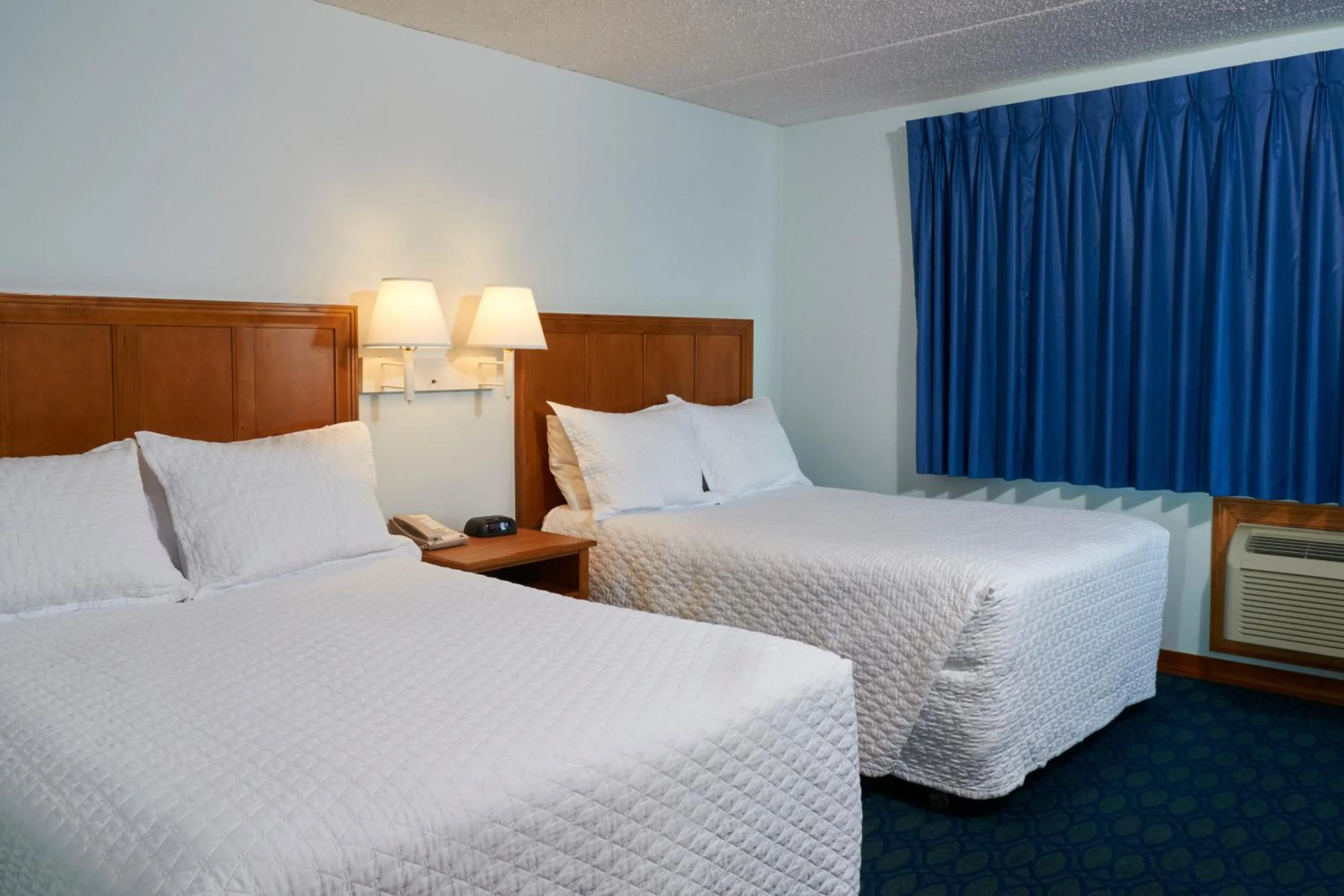 Bed in Sea Crest Inn