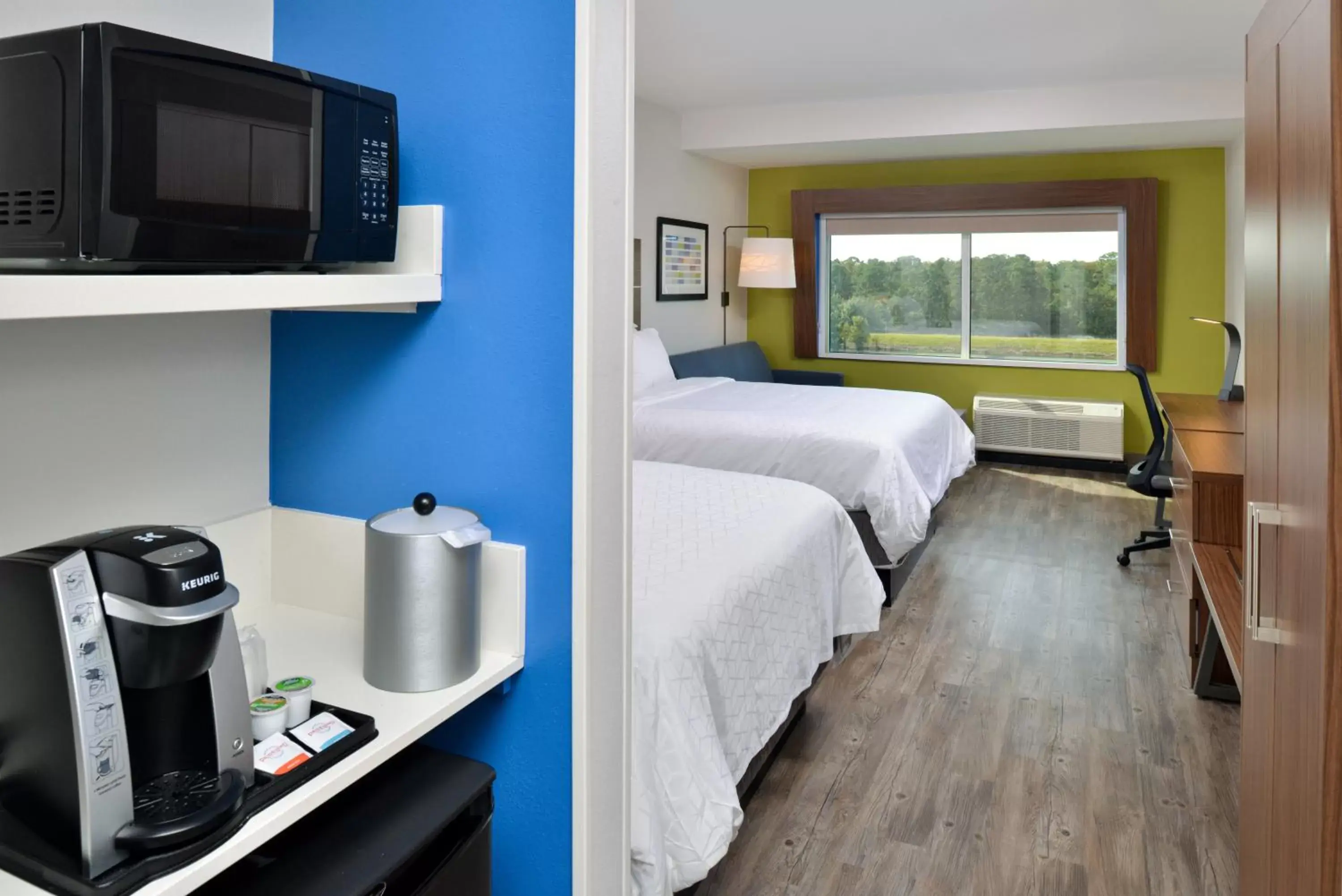 Queen Suite with Two Queen Beds and Additional Living Area in Holiday Inn Express Orlando - South Park by IHG Queen Suite with Two Queen Beds and Additional Living Area in Holiday Inn Express Orlando - South Park by IHG
