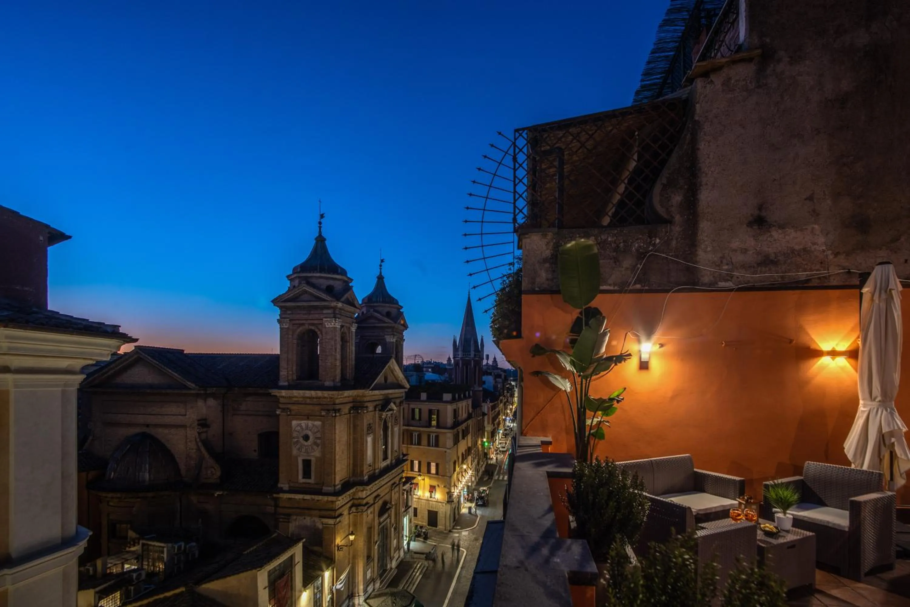Property building in Piazza di Spagna Comfort Rooms