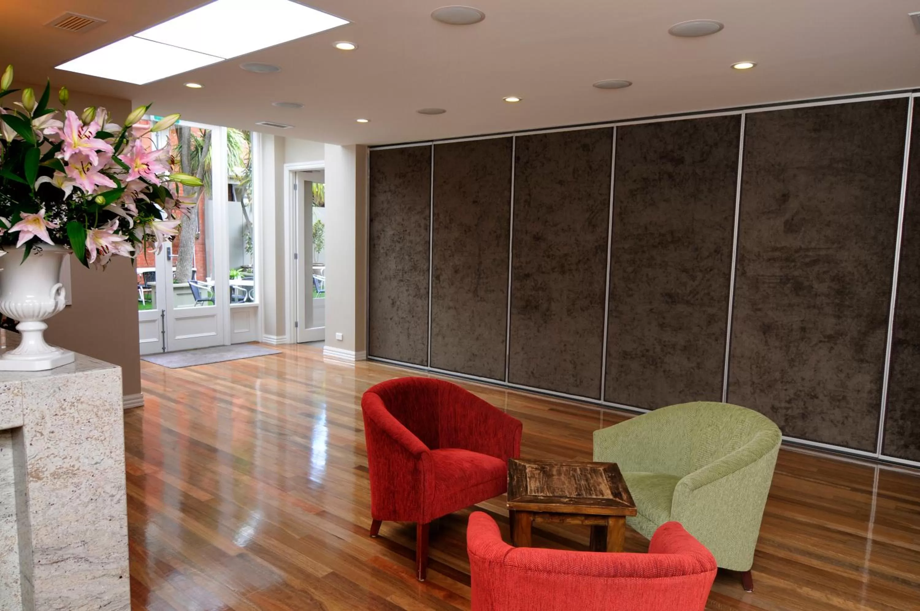 Banquet/Function facilities, Lounge/Bar in Oscars Hotel and Cafe Bar