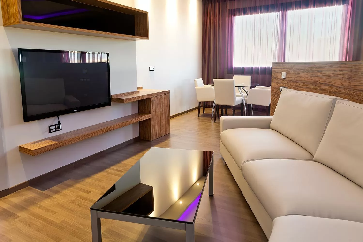 TV and multimedia in Dña Monse Hotel Spa & Golf