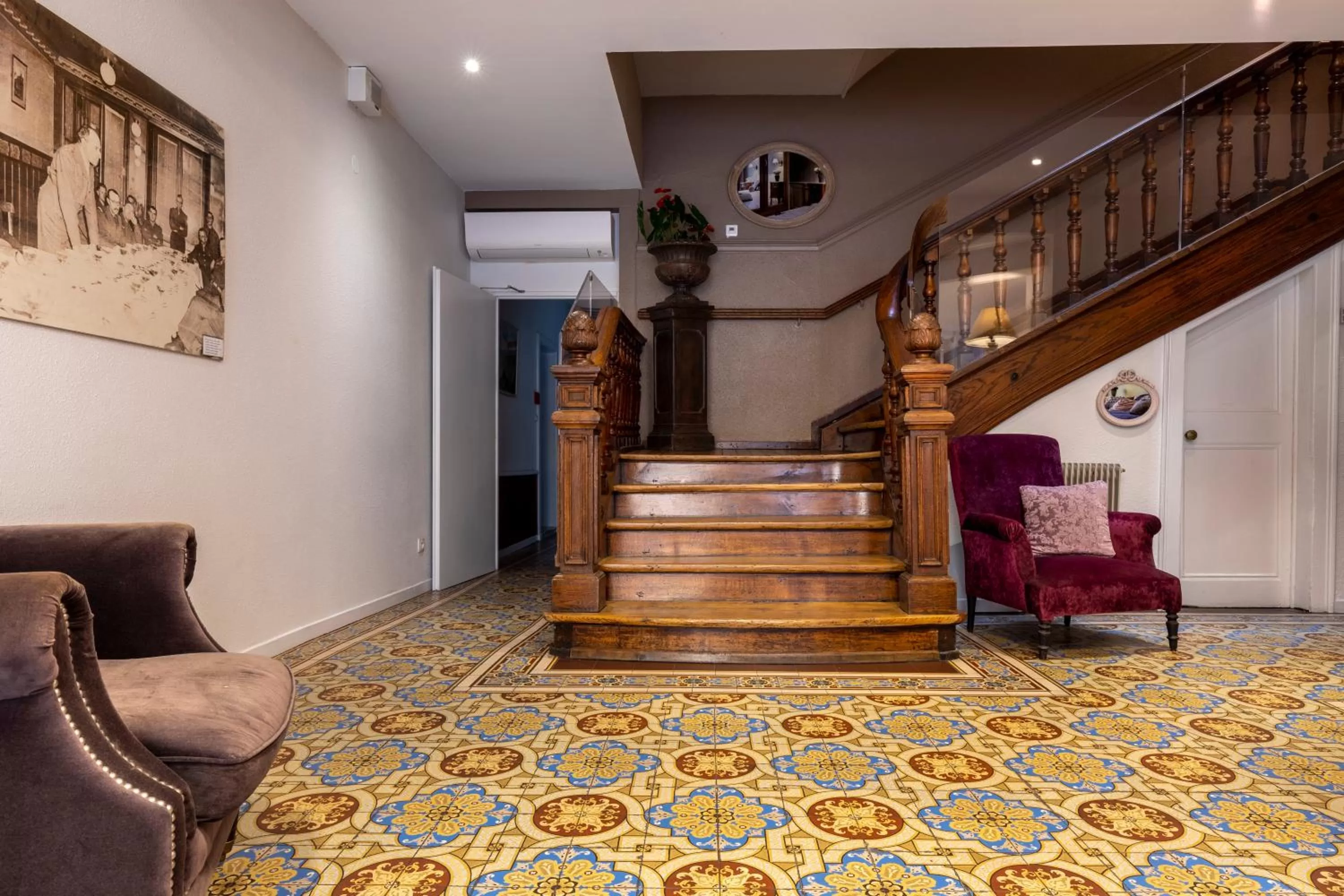 Lobby or reception in The Originals Boutique, Hôtel de la Balance, Montbéliard
