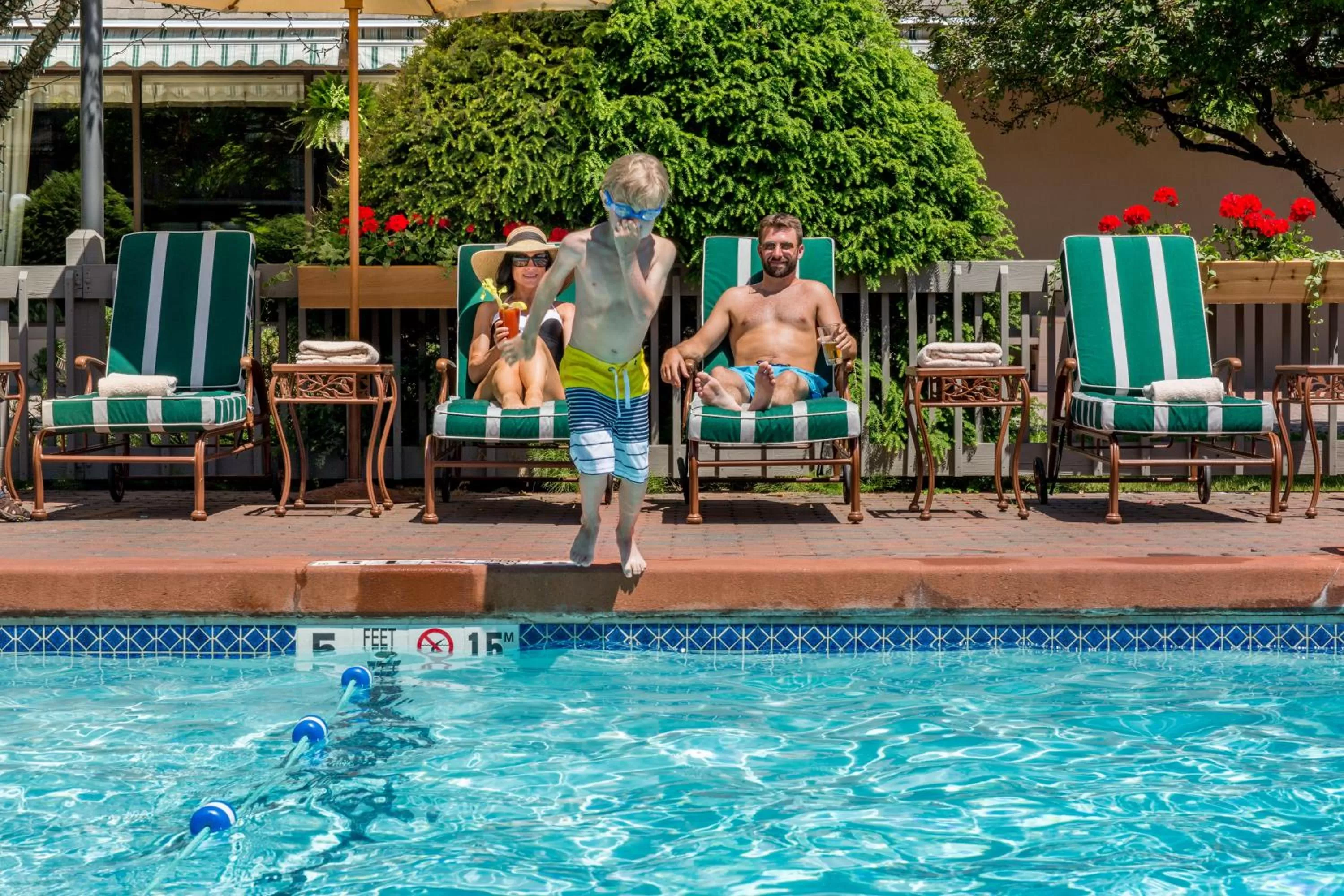 Swimming pool in High Peaks Resort