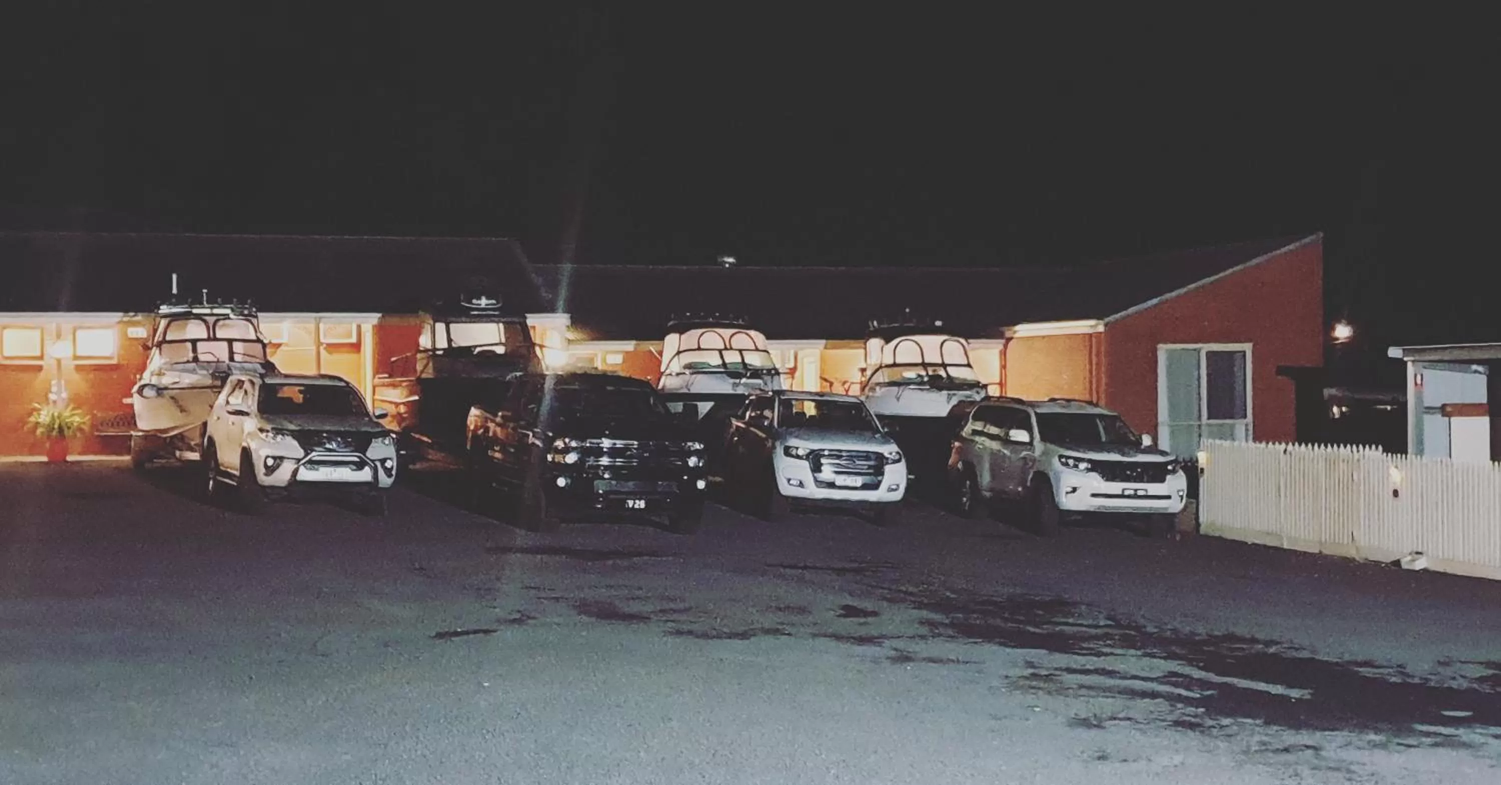 Property building in Whalers Rest Motor Inn