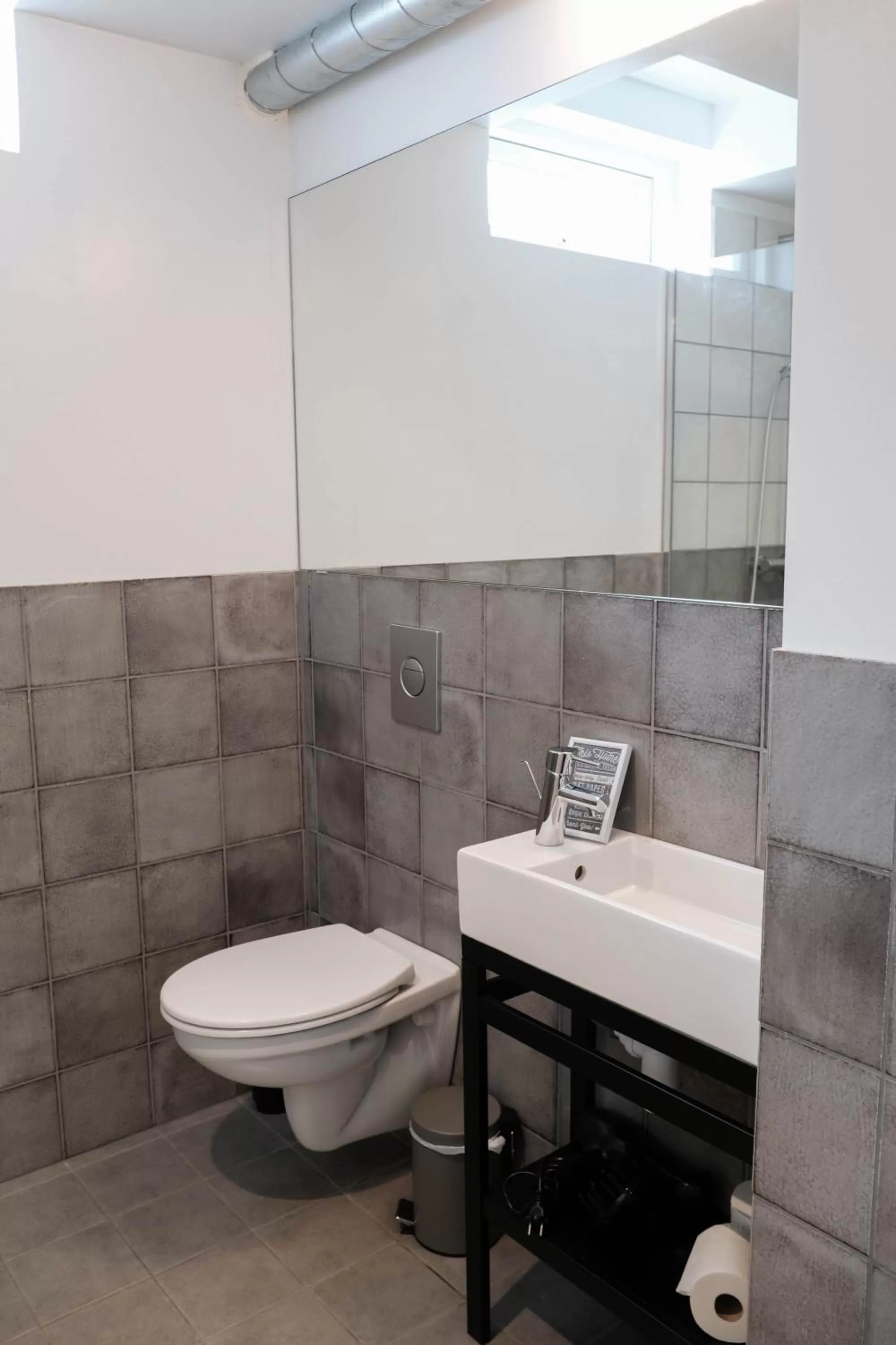 Bathroom in Saga Studios by Heimaleiga