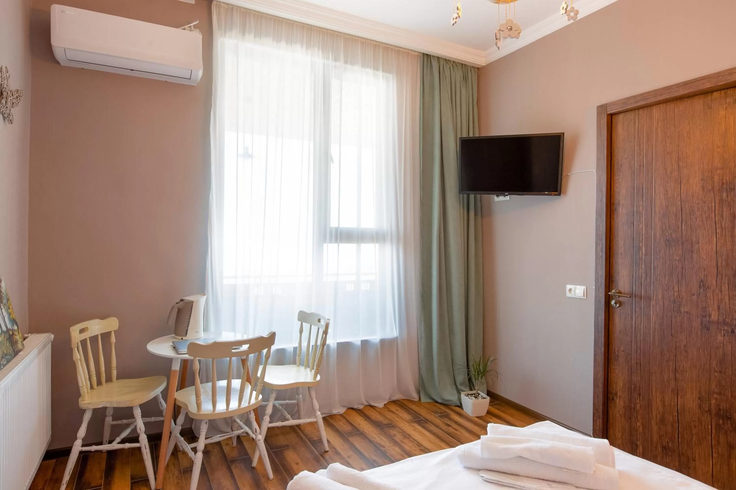 Bedroom, TV/Entertainment Center in 4 Rooms