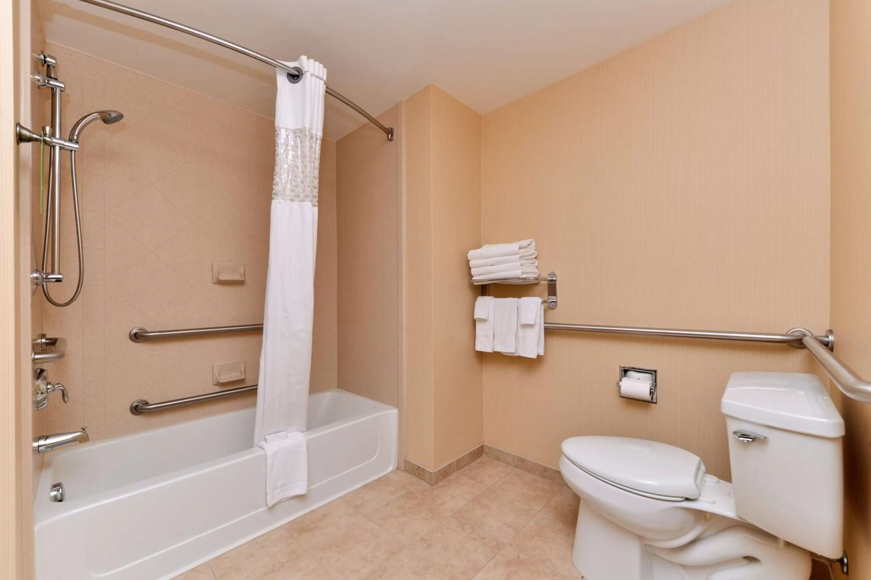 Bathroom in Hampton Inn Evanston