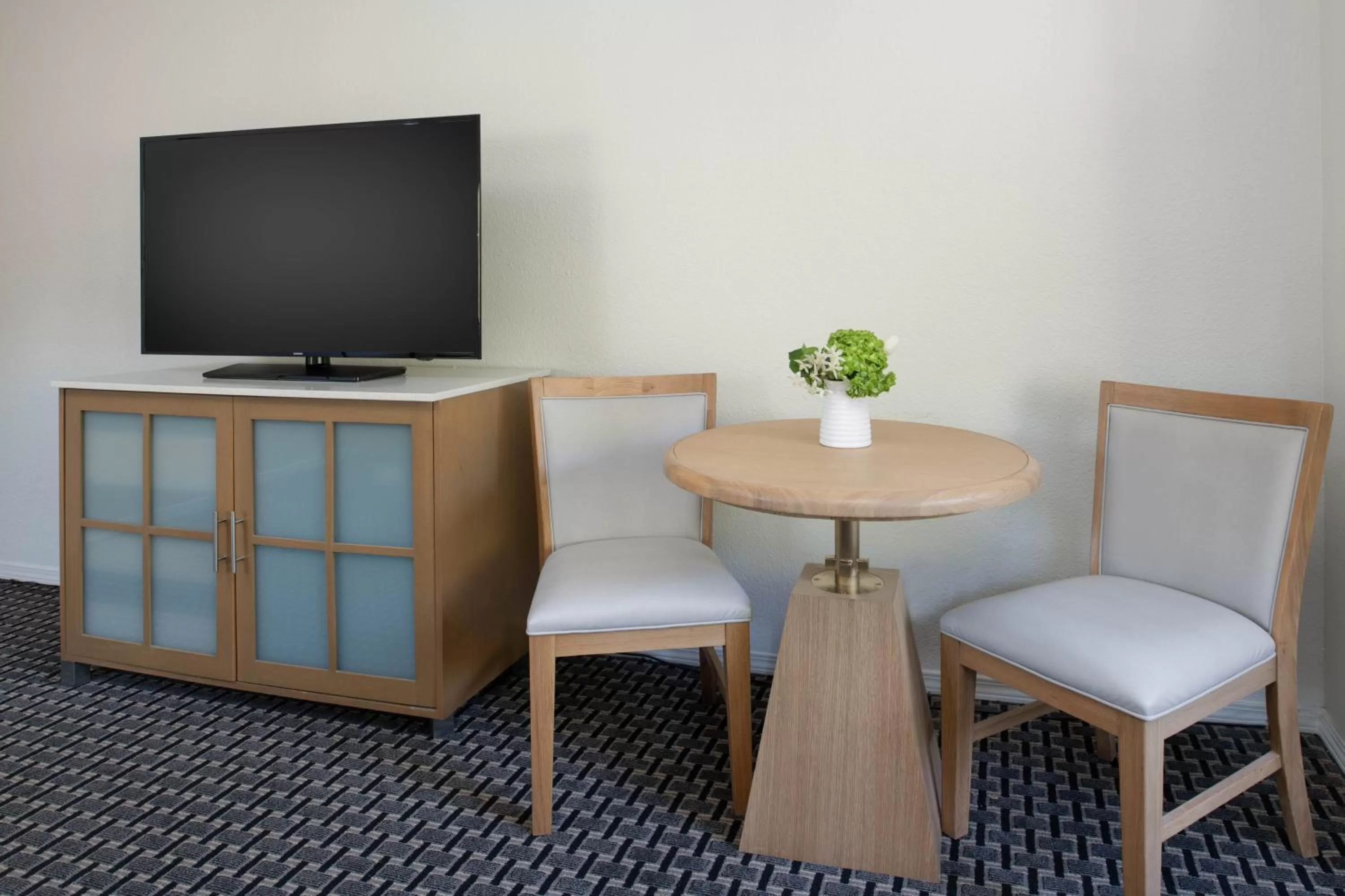 Living room in The Lodge at Tiburon