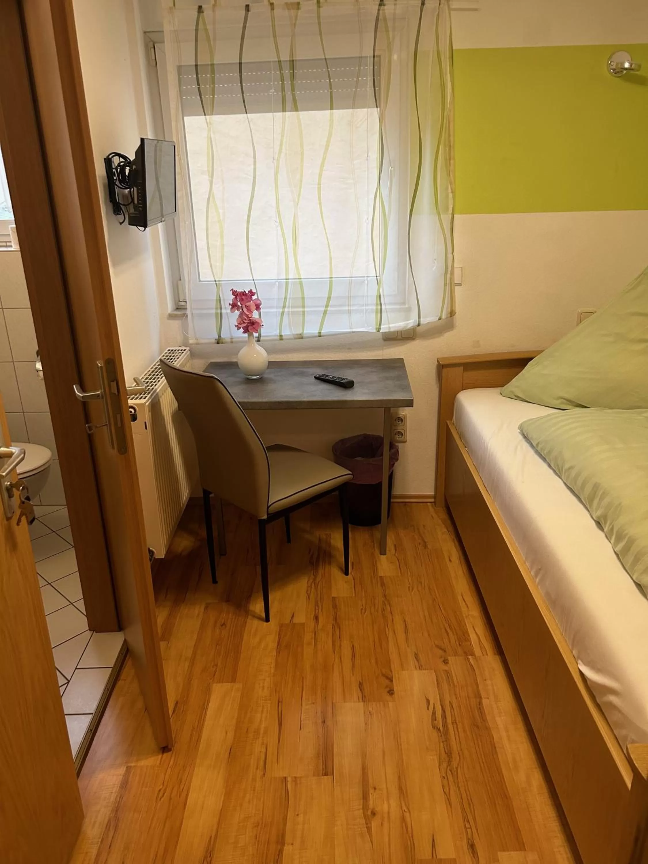 Bed in Bed and Breakfast - Rheingauer Hof