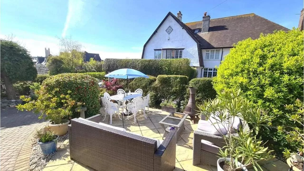 Property Building in Malindi bed and breakfast