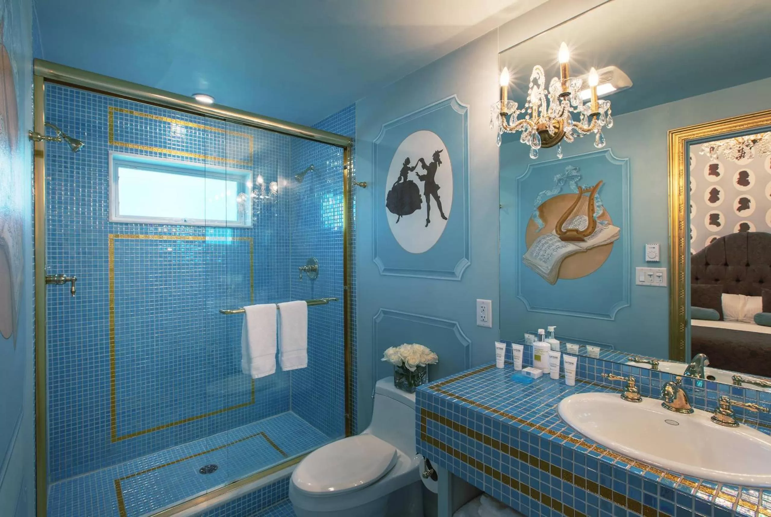 Shower in The Roxbury