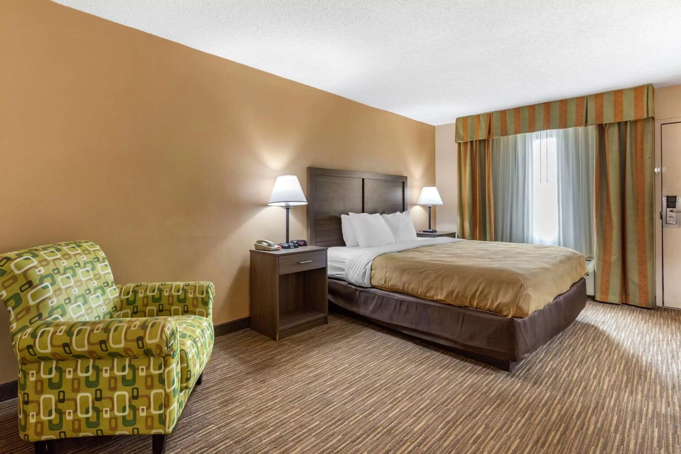 Photo of the whole room, Bed in Quality Inn & Suites Hanes Mall