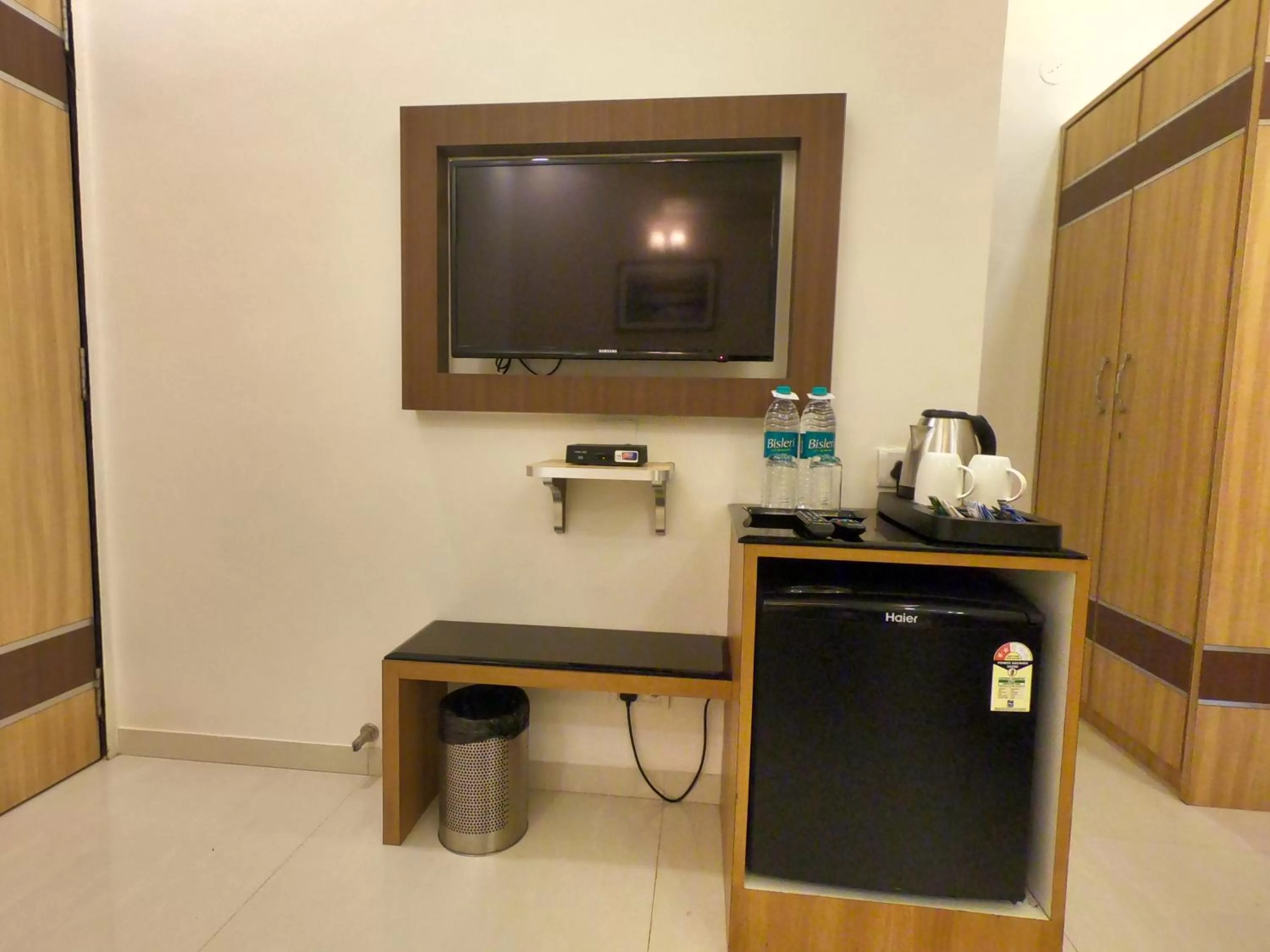 Communal lounge/ TV room in Jivanta Mahabaleshwar