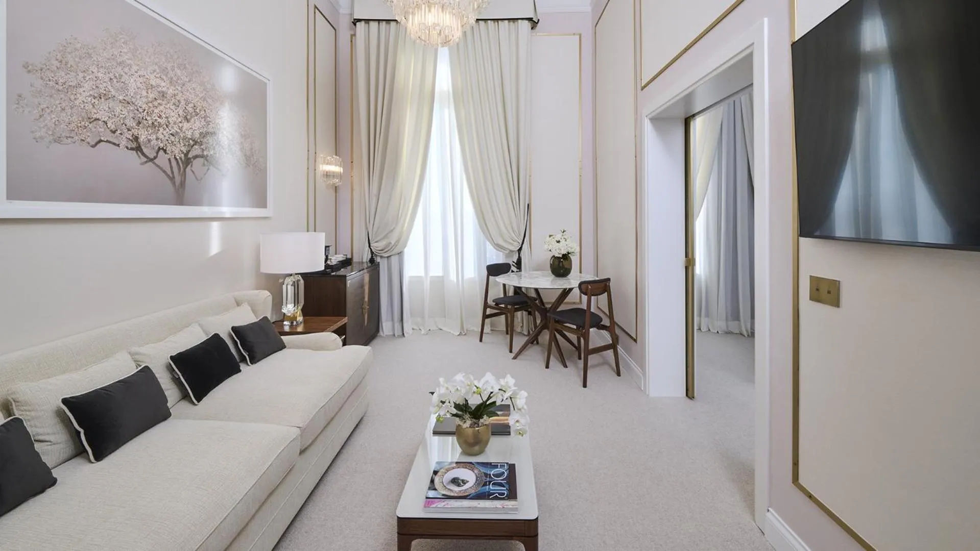 Living room in Grand Hotel Principe Di Piemonte