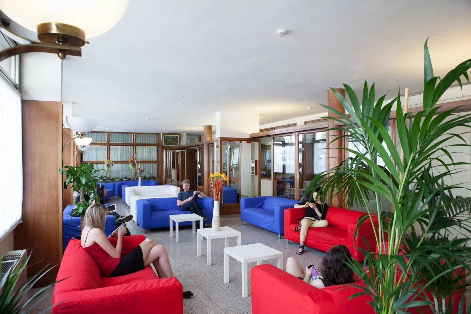 Communal lounge/ TV room in AUTO PARK Hotel