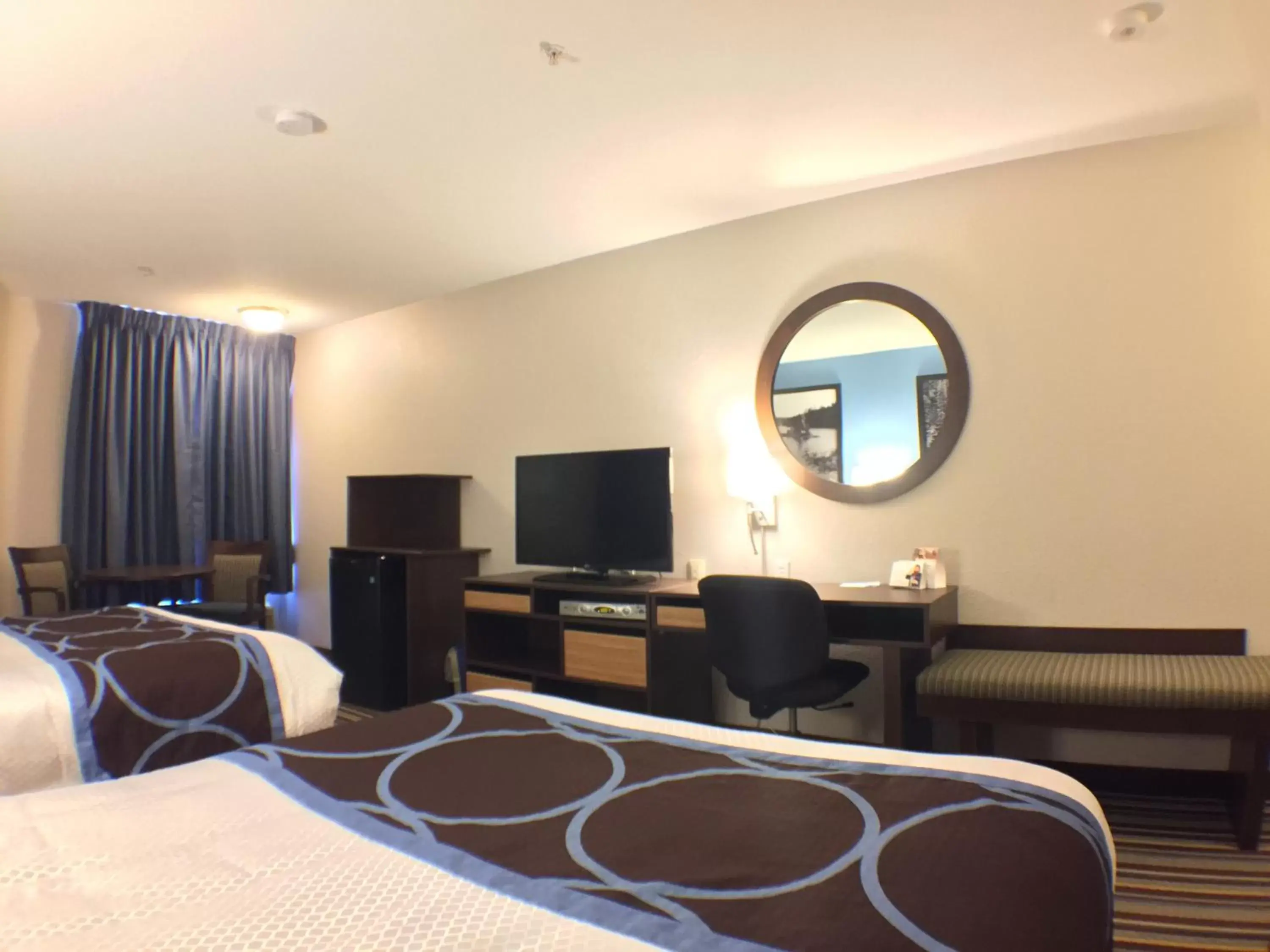 Deluxe Queen Room with Two Queen Beds - Non-Smoking in Super 8 by Wyndham Fort Frances Deluxe Queen Room with Two Queen Beds - Non-Smoking in Super 8 by Wyndham Fort Frances