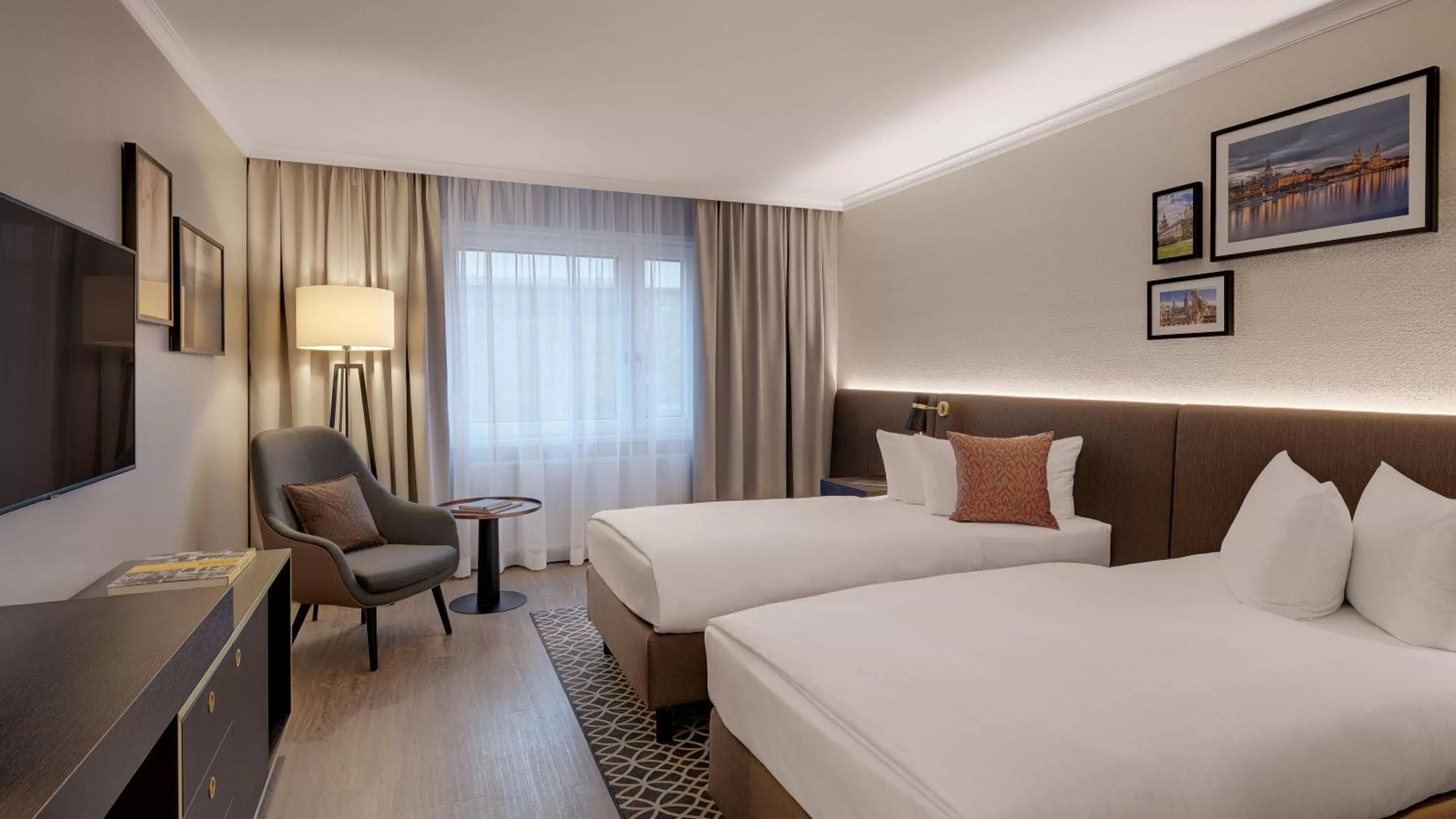 Photo of the whole room, Bed in Bilderberg Bellevue Hotel Dresden