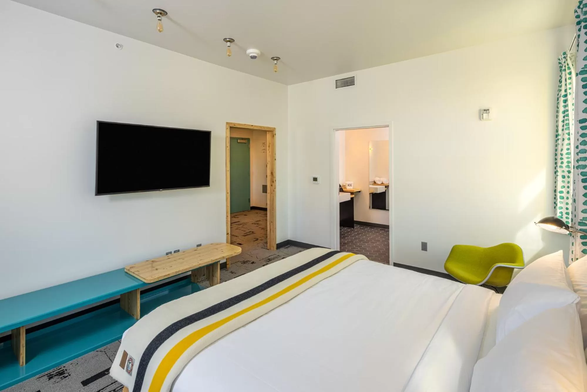 Bedroom, Bed in The Wren