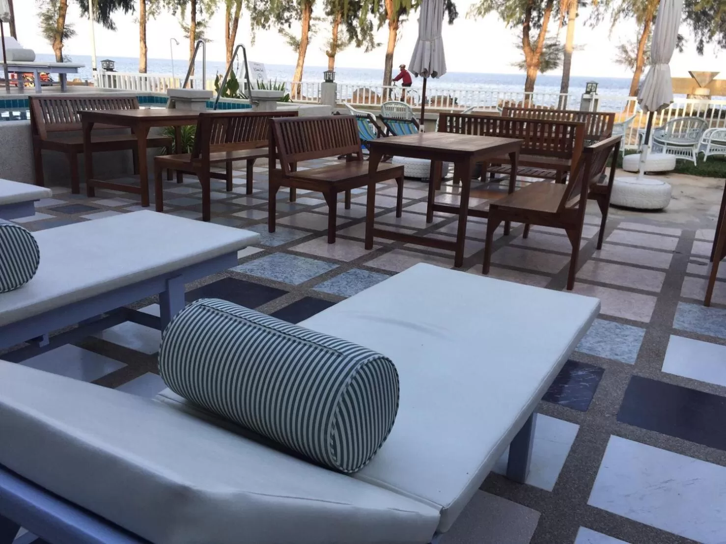 Restaurant/Places to Eat in BC Summer Beach