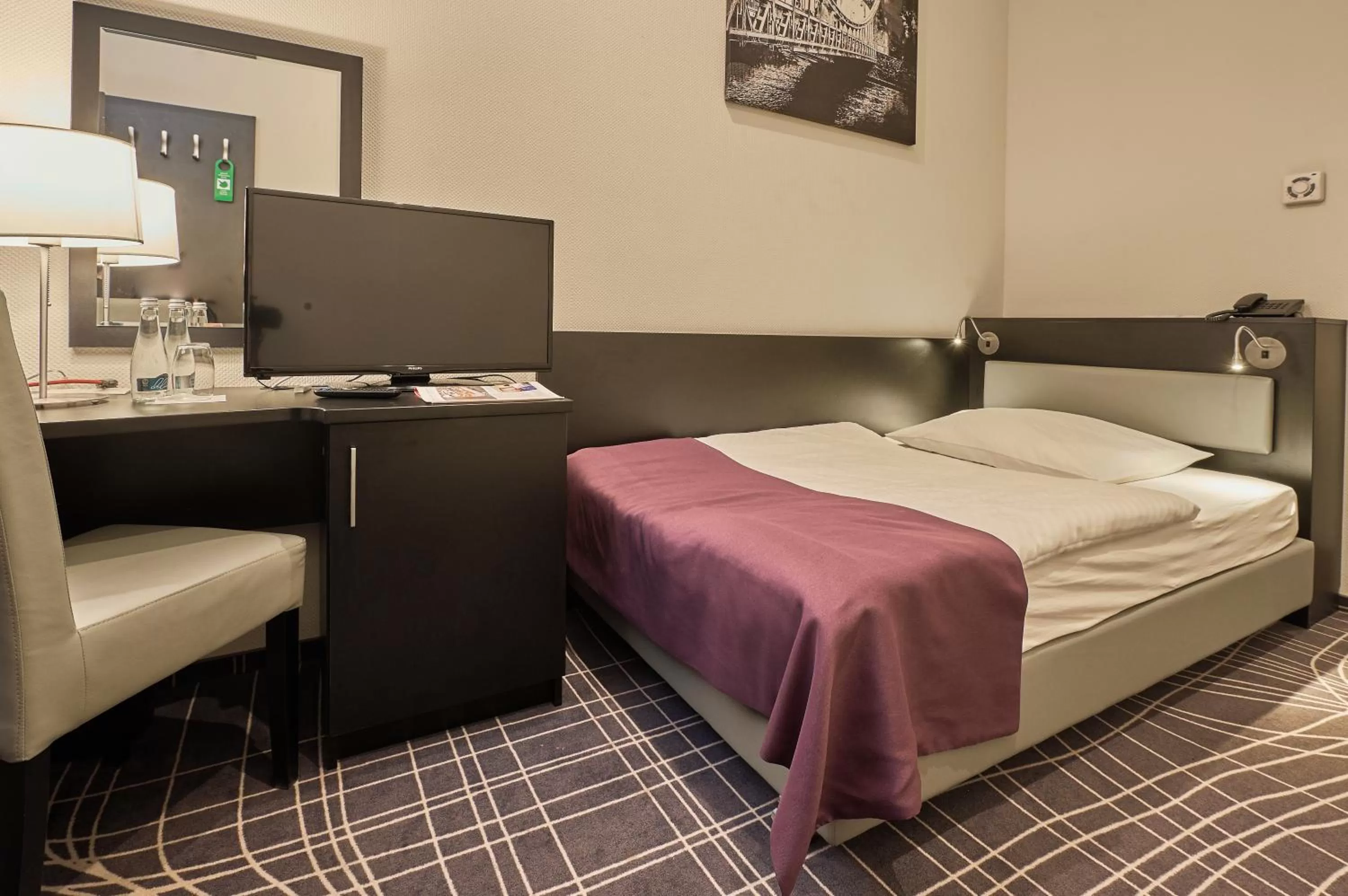 Bed in Sky Business Hotel