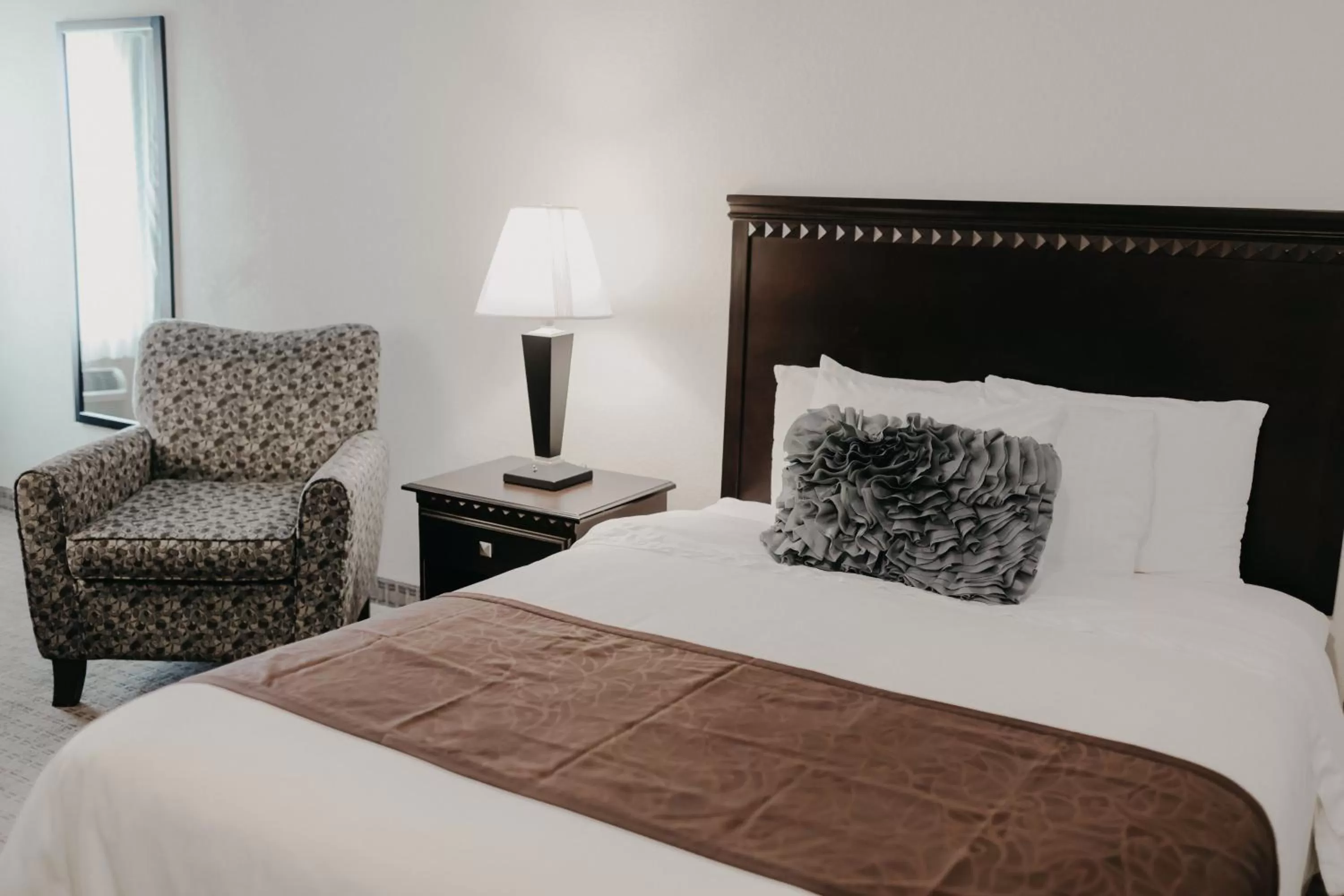 Queen Room in Eastland Suites Hotel & Conference Ctr, Trademark by Wyndham