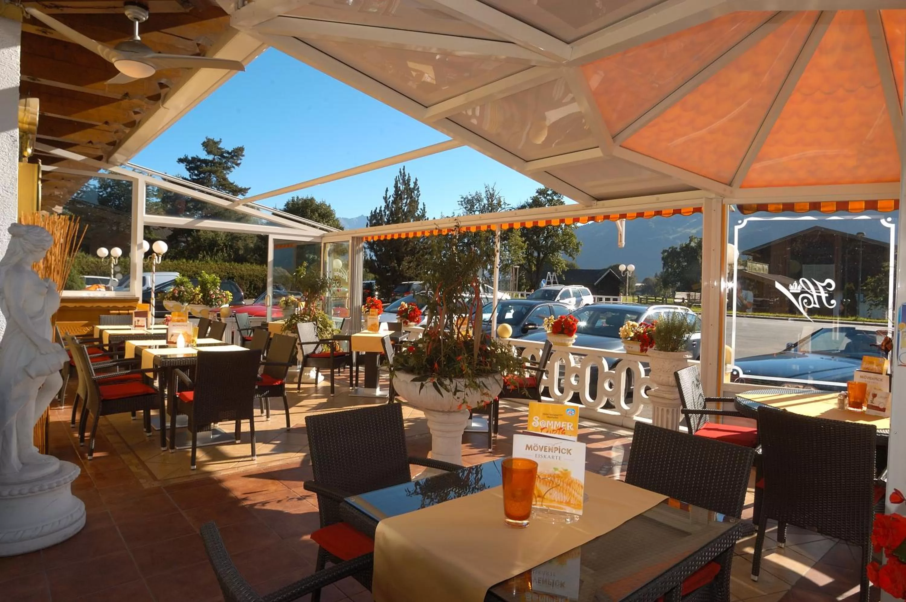 Restaurant/places to eat in Hotel Victoria