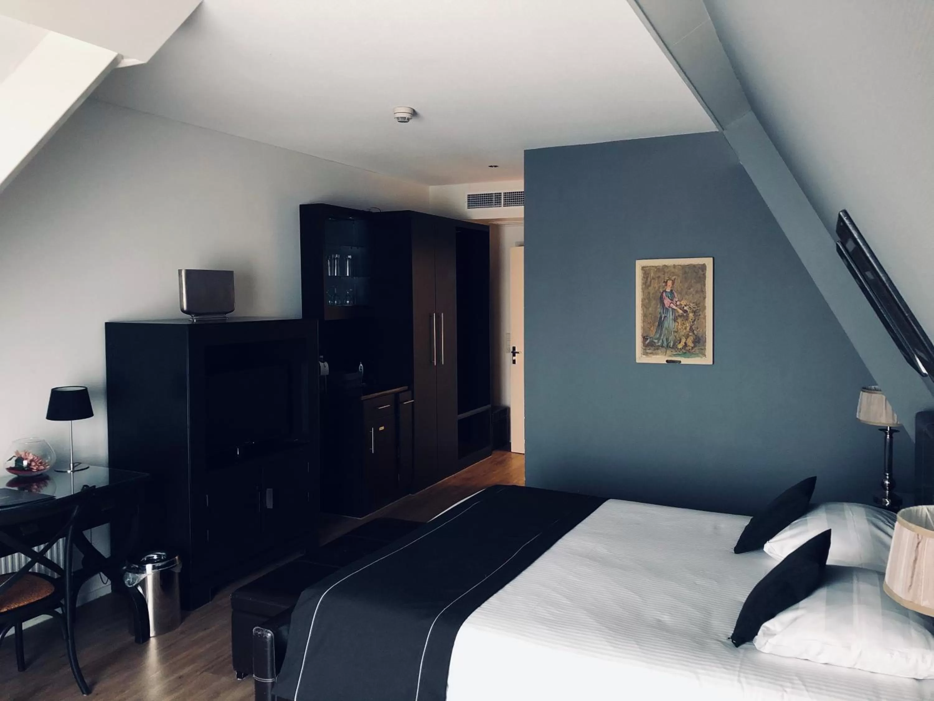 Bedroom, Bed in Boutique Hotel Chariot - Amsterdam Schiphol Airport