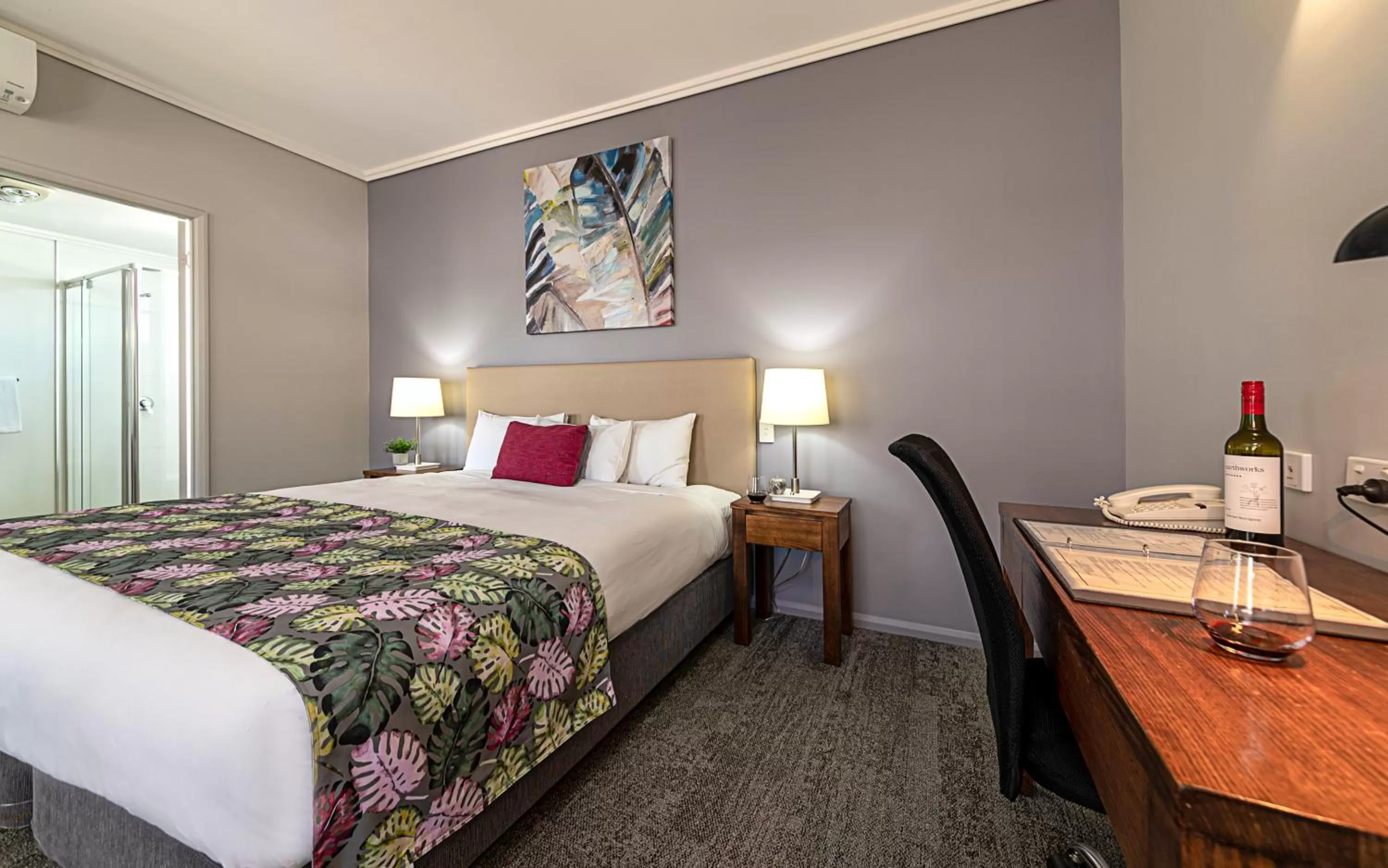 Bed in Coachmans Inn Warwick