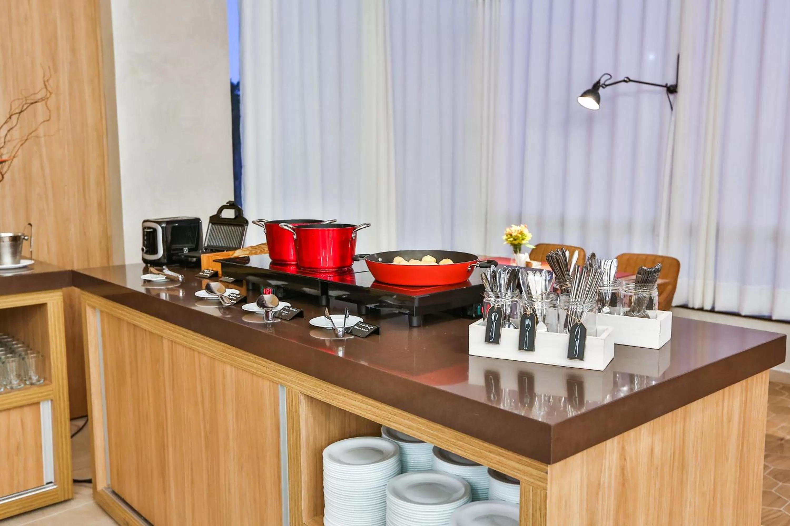 Buffet breakfast in Executive Inn Fernandopolis