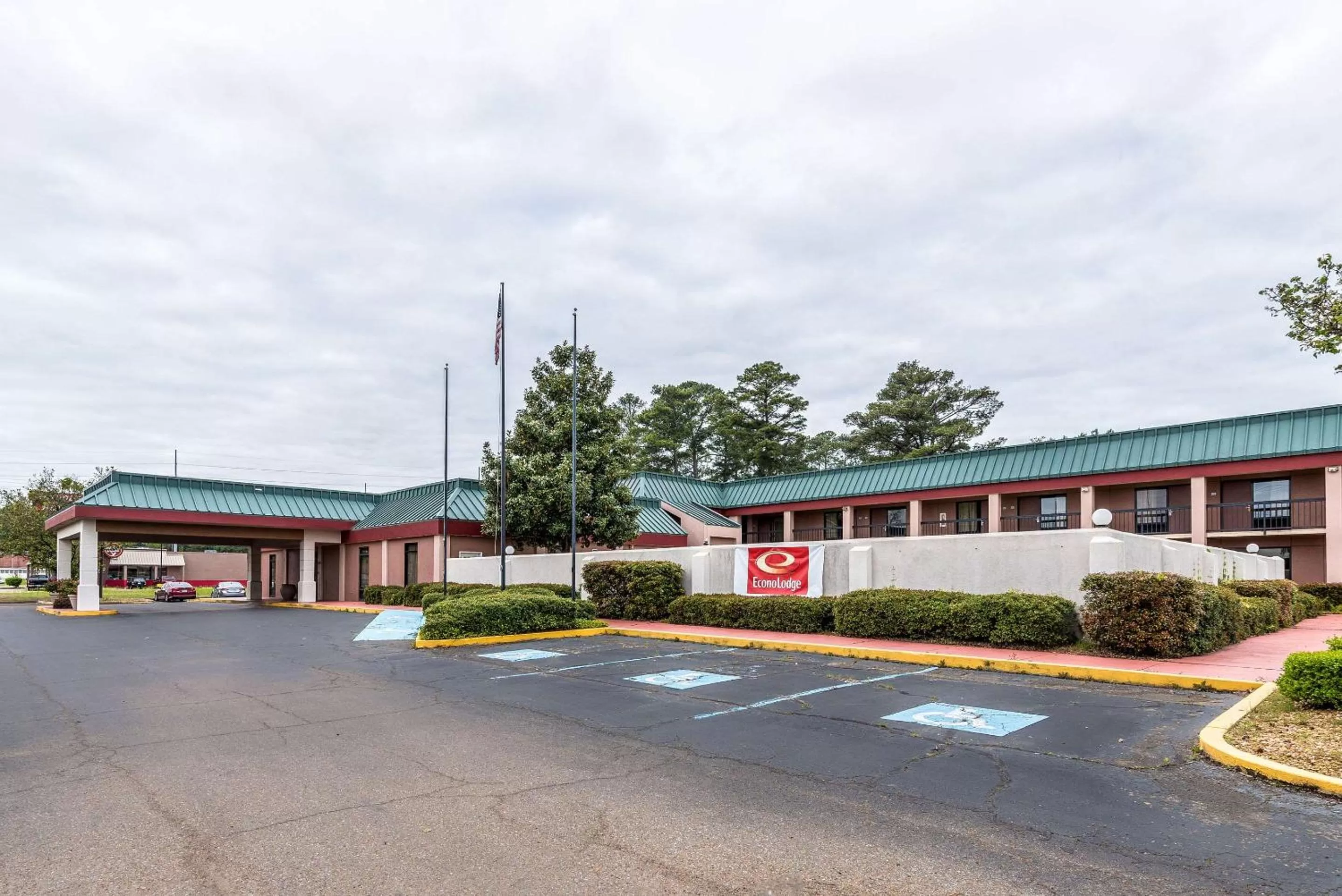 Property building in Econo Lodge Columbus near Airport