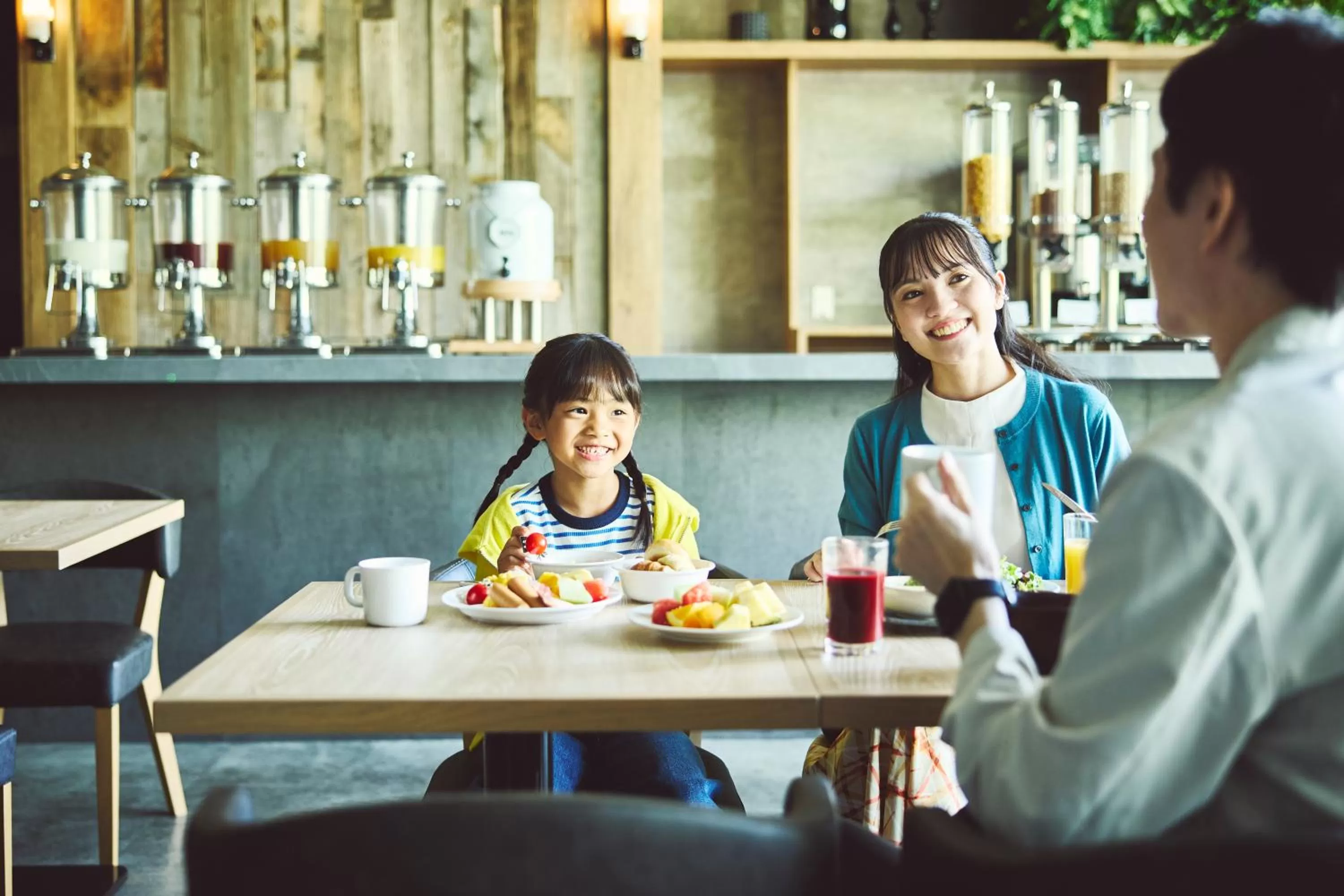 Restaurant/places to eat in Holiday Inn Express Osaka City Centre- Midosuji by IHG