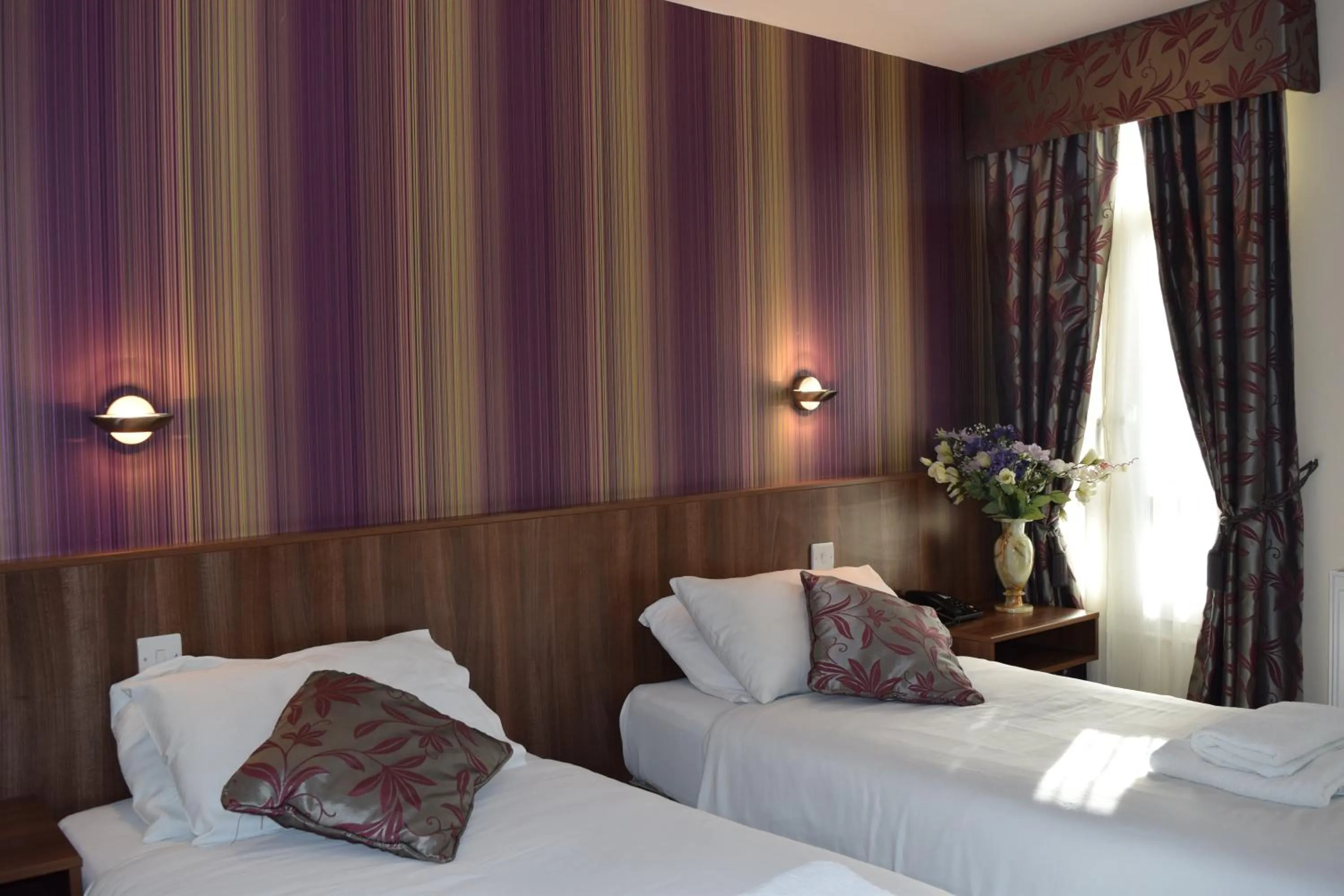 Bed in Star Anglia Hotel City Center by OYO