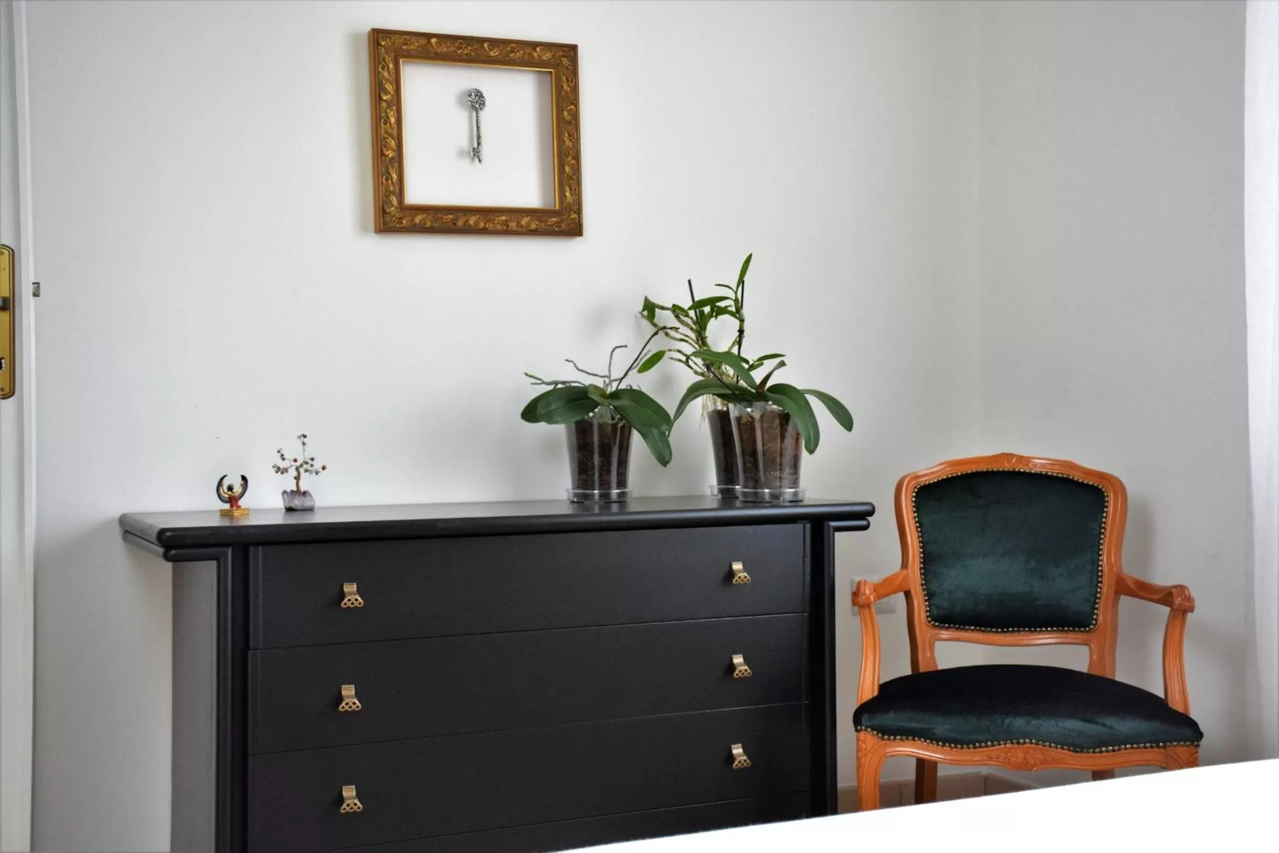 hair dresser, Seating Area in B&B Fashion style