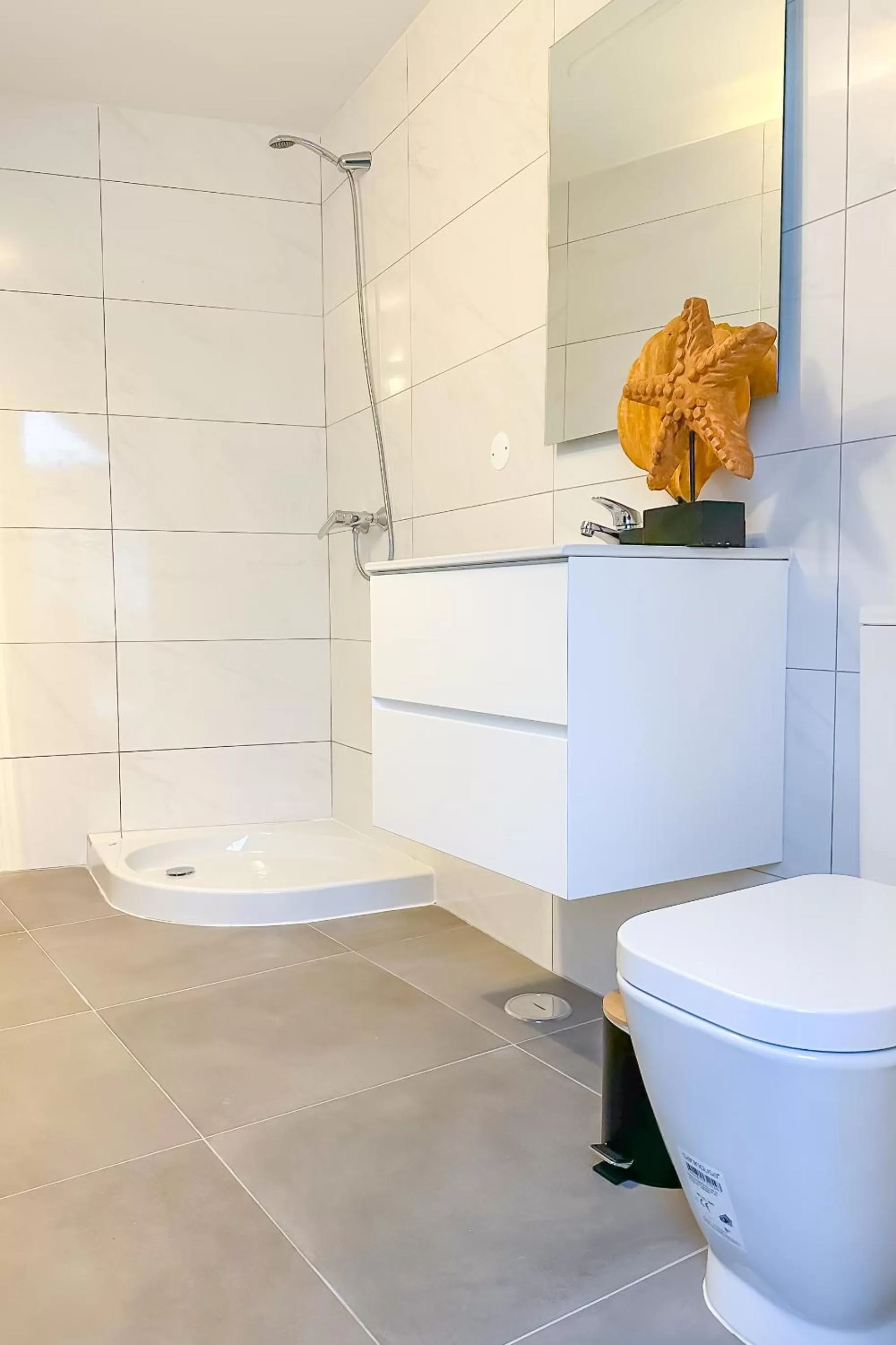 Bathroom in Guest House Jacarandá Faro