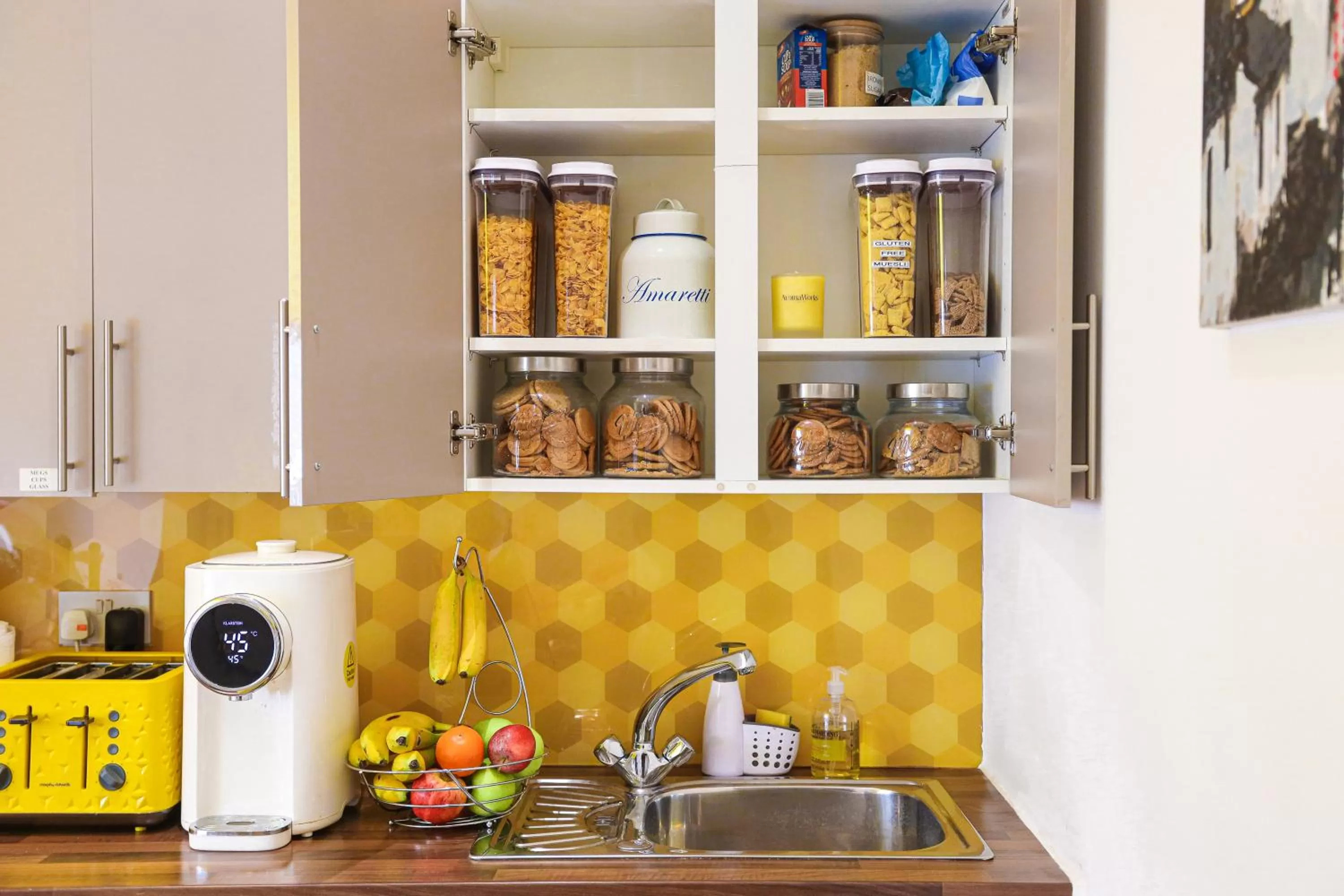 Communal kitchen, Kitchen/Kitchenette in TiTiwangsa One Accomodation at Paddington