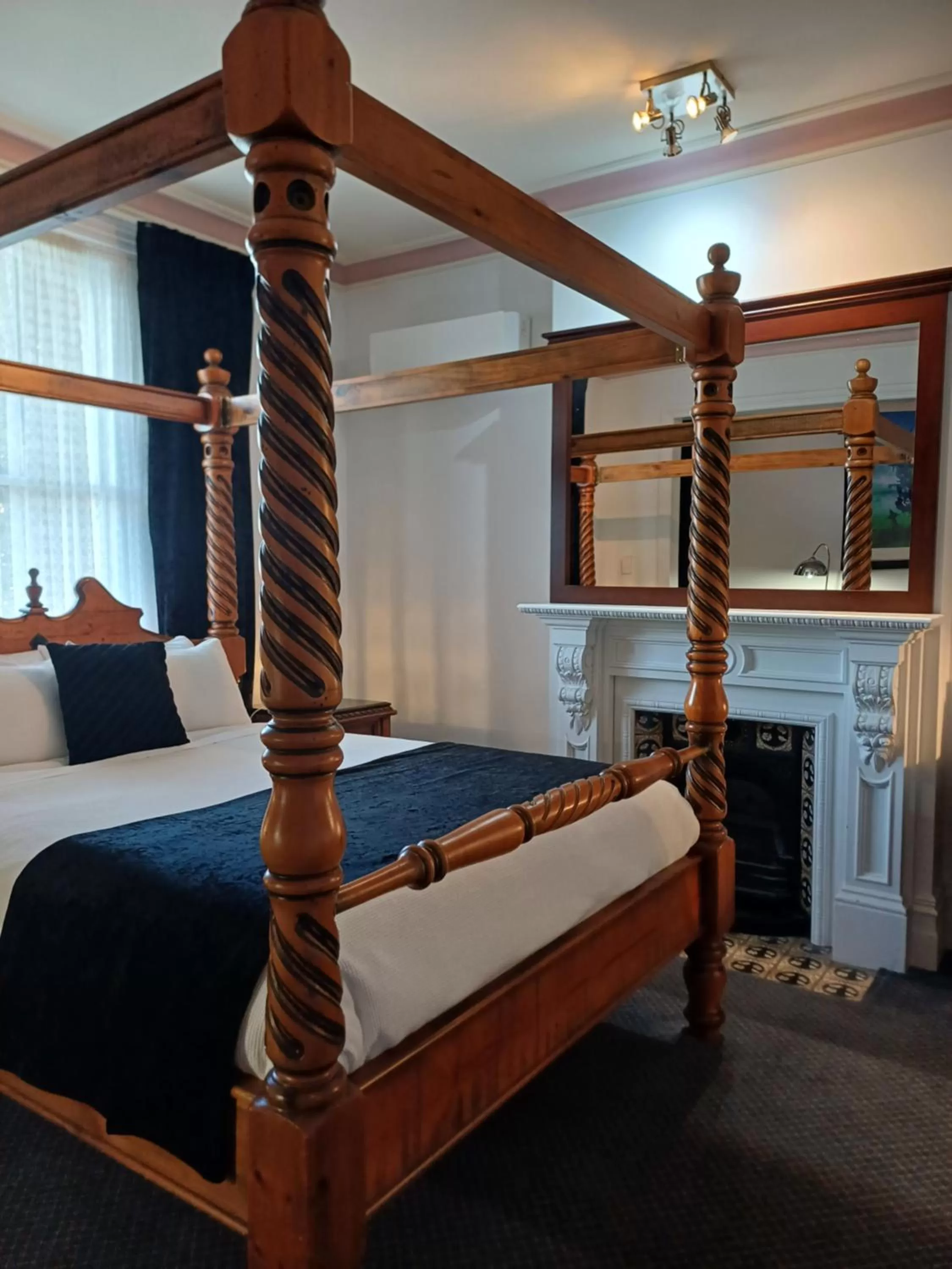 Bed in Art Hotel on York